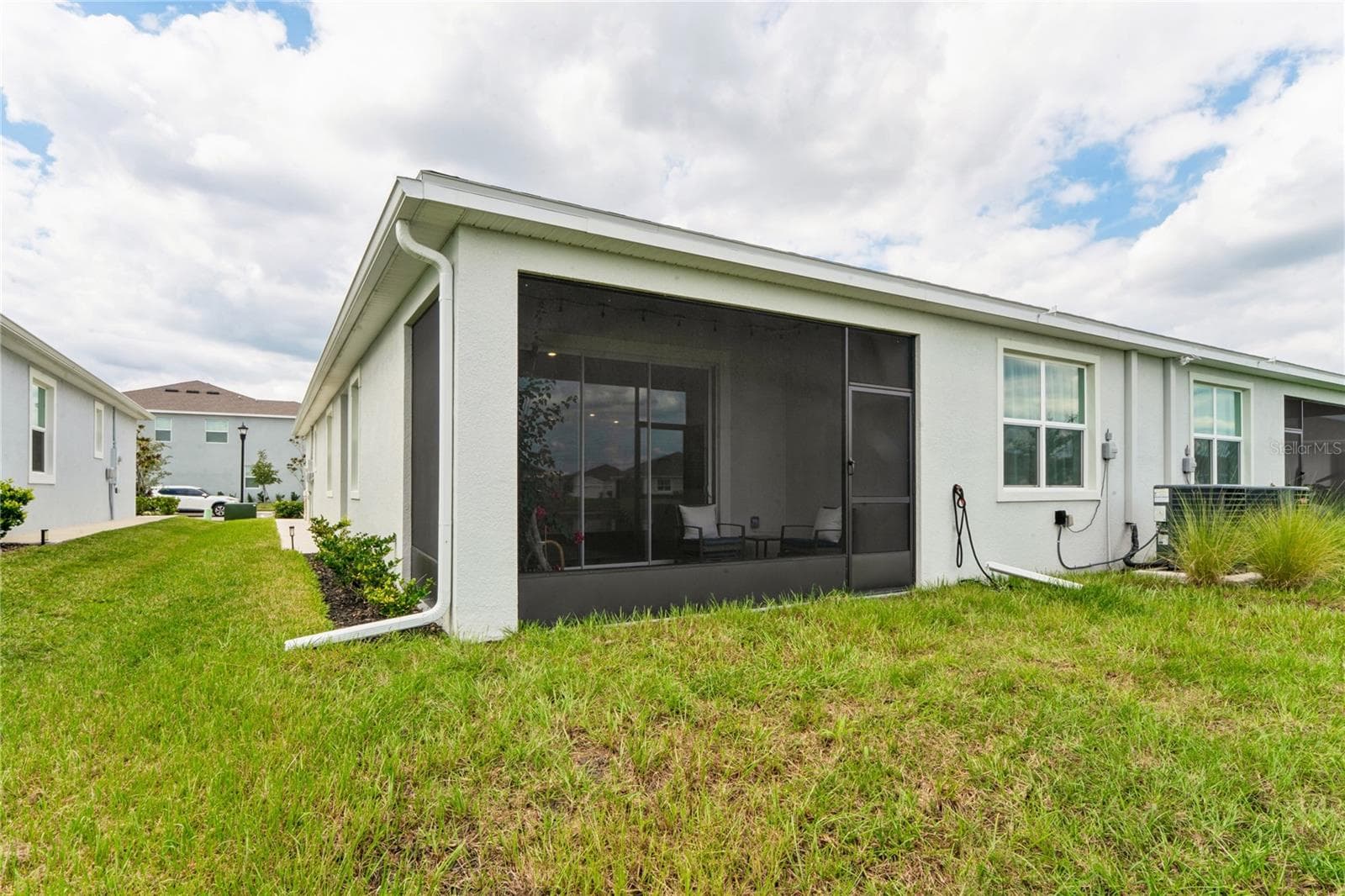 Screen enclosed patio - 8580 BOLD CYPRESS LN, WESLEY CHAPEL