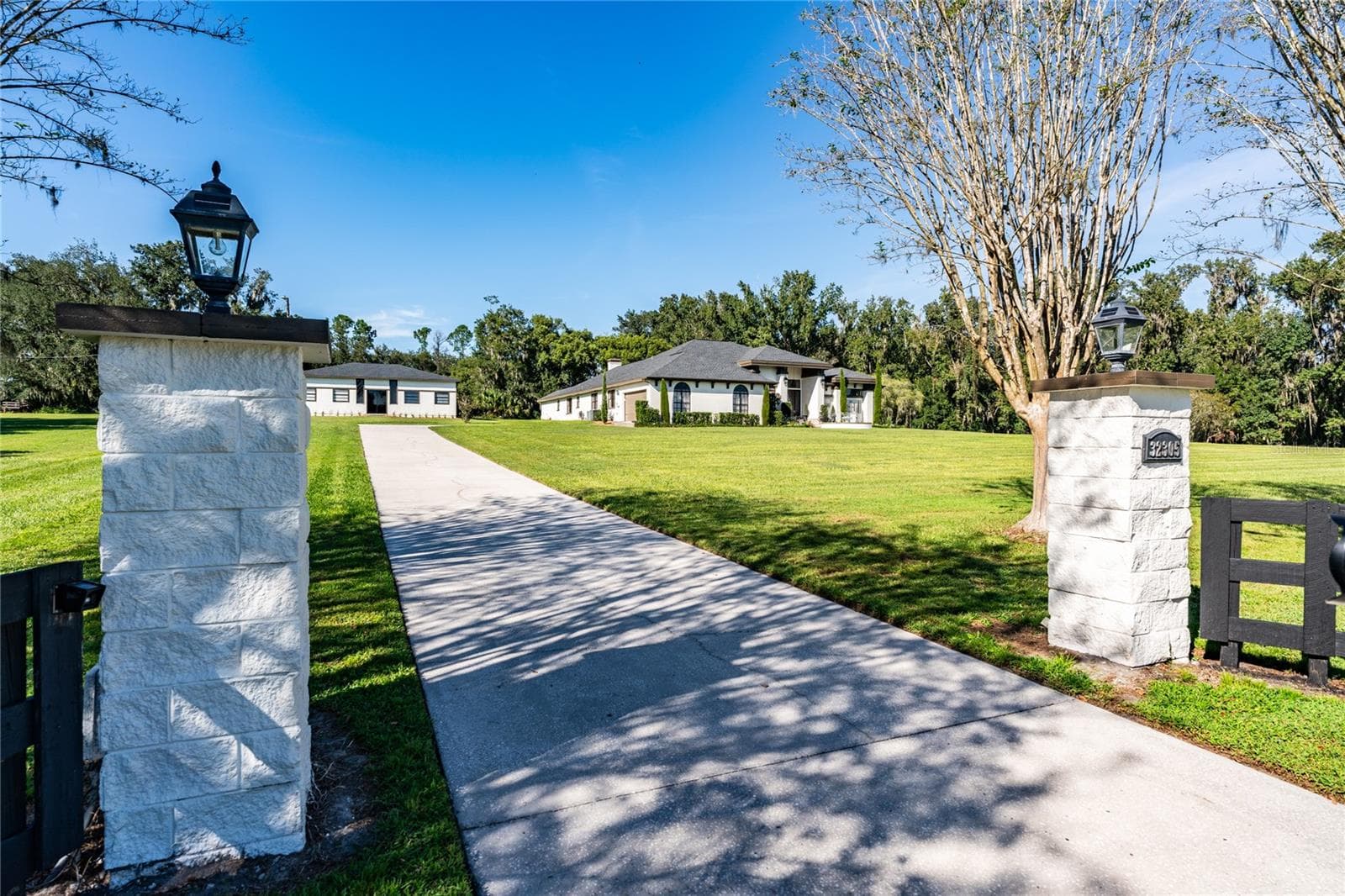 Exquisite entrance! - 32305 PASCO RD, SAN ANTONIO