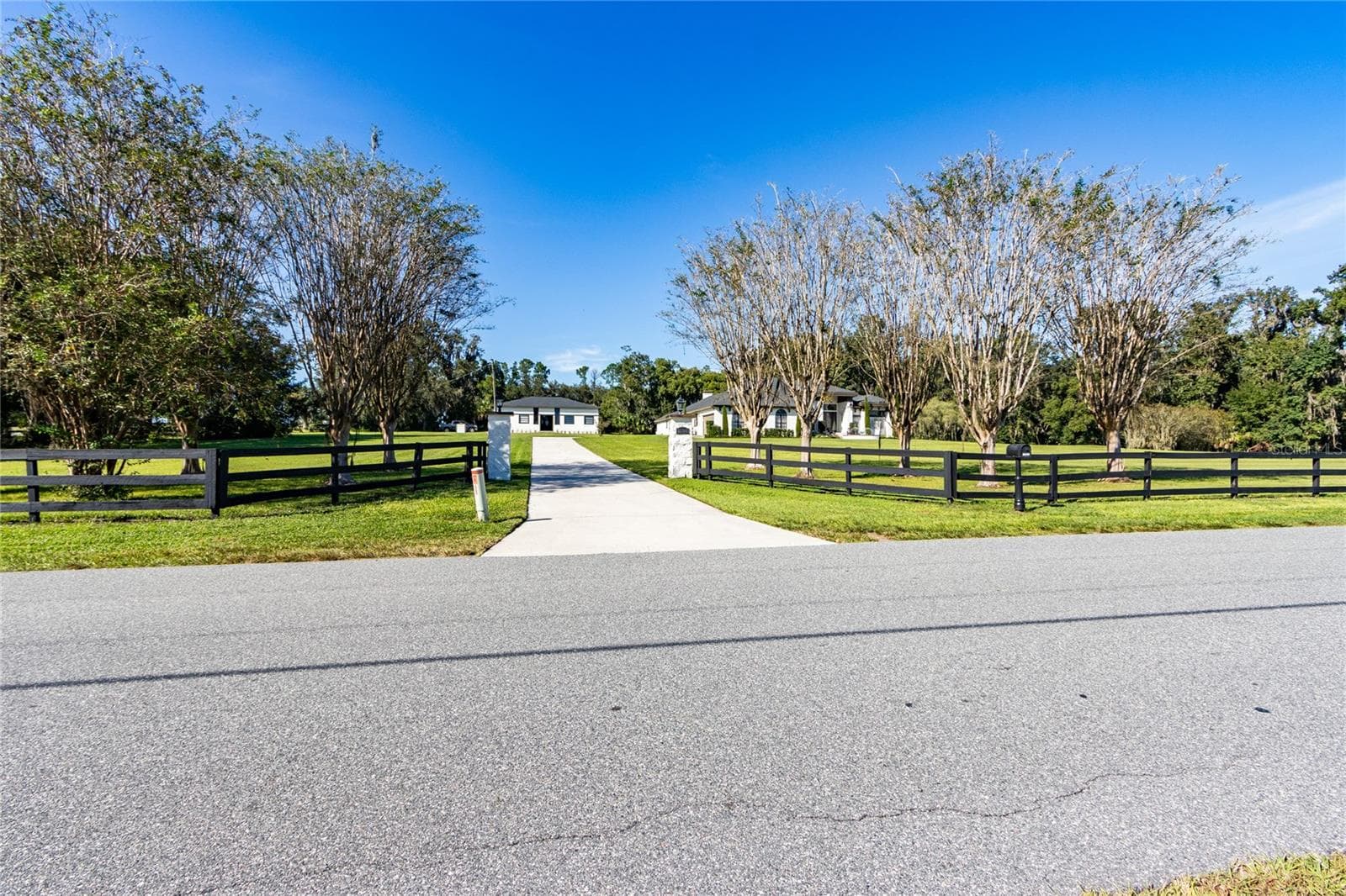 Freshly painted fence! - 32305 PASCO RD, SAN ANTONIO