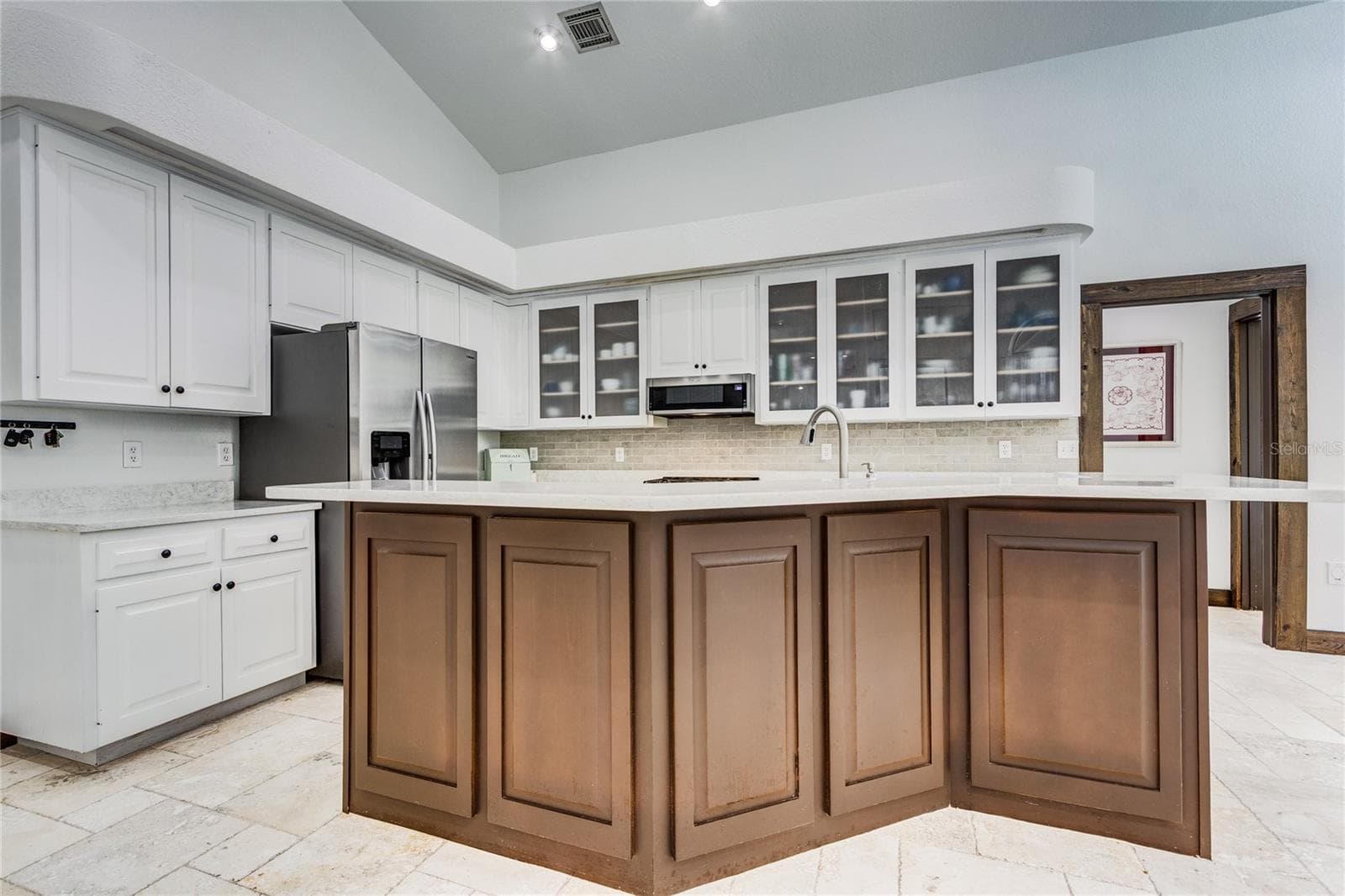 Tons of cabinets and frosted glass features! - 32305 PASCO RD, SAN ANTONIO