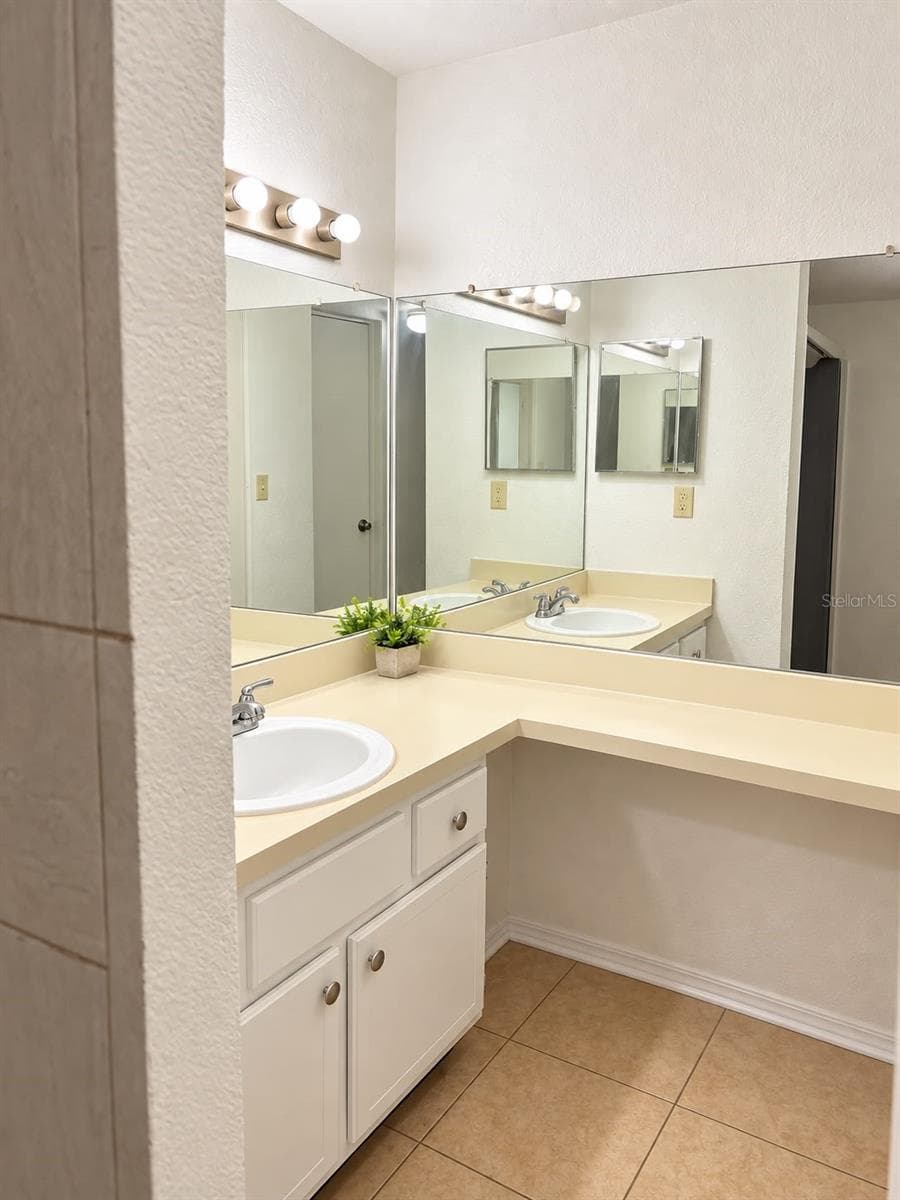 Condominium at 4524 COMMANDER DR #1628, ORLANDO, photo 2 of 24