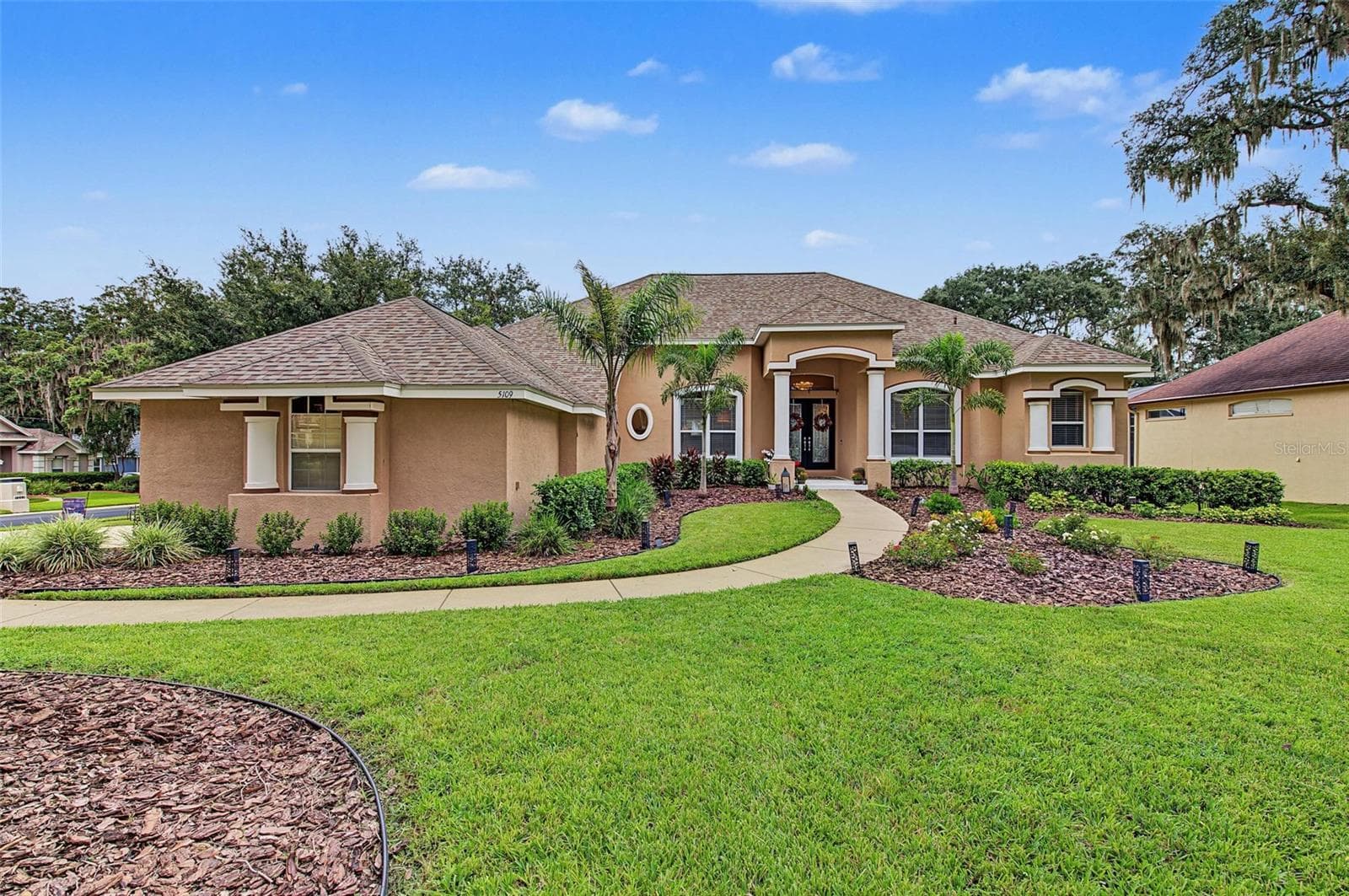 Single Family Residence at 5109 SYLVAN OAKS DR, VALRICO, photo 2 of 62