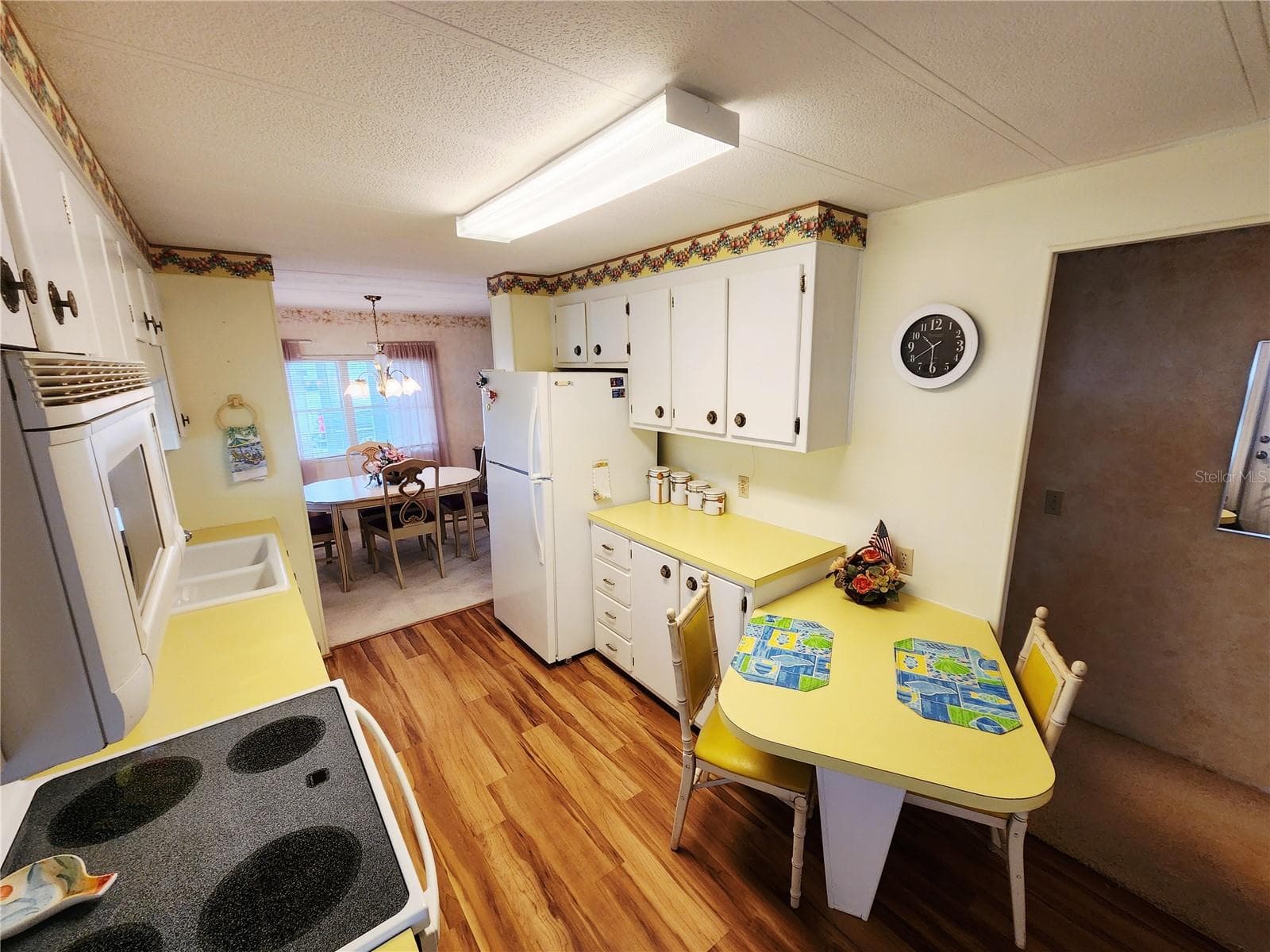 Breakfast Bar - 5408 CHATEAU LN, BRADENTON
