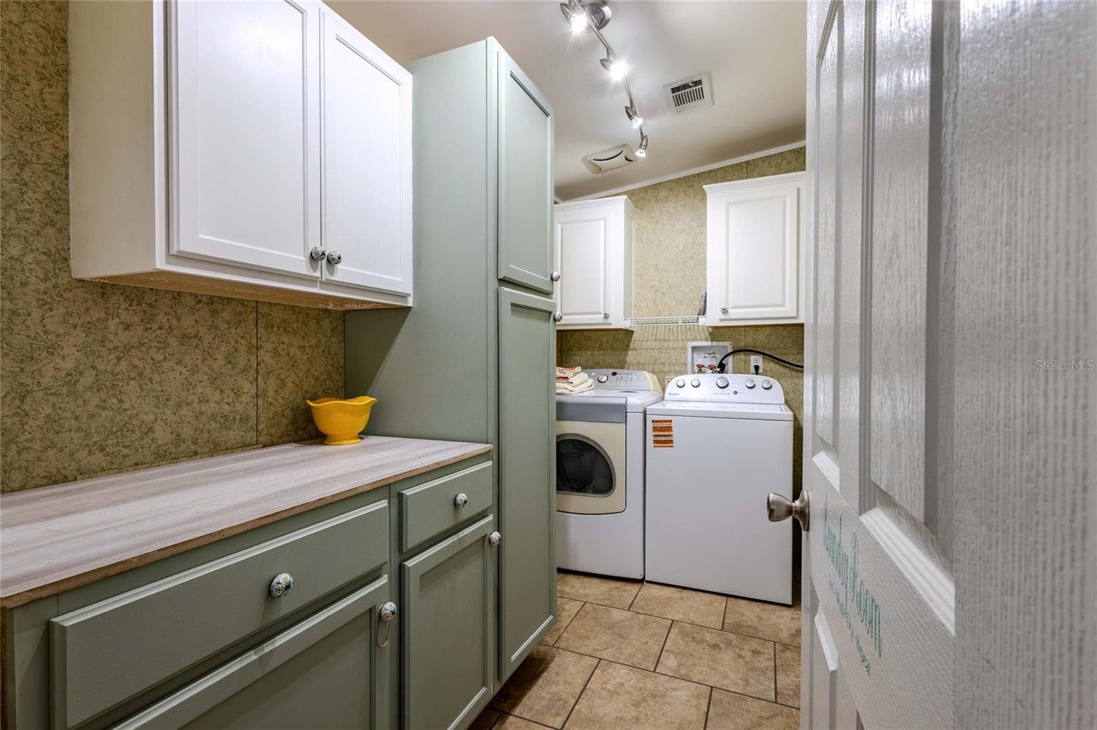 Manufactured Home at 2100 KINGS HWY #402, PORT CHARLOTTE, photo 7 of 95