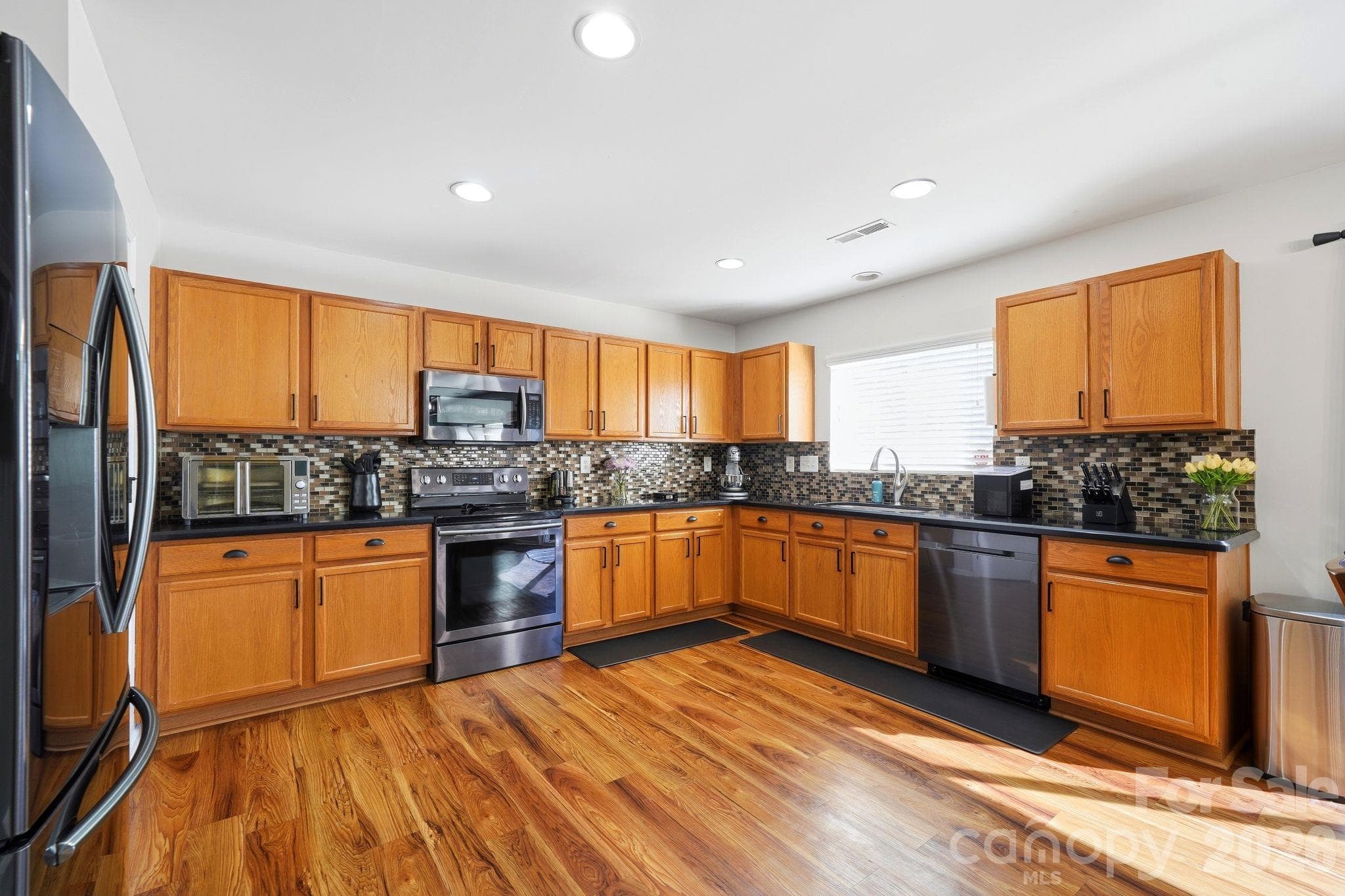 Single Family Residence at 2729 Markham Woods Court, Charlotte, photo 9 of 34