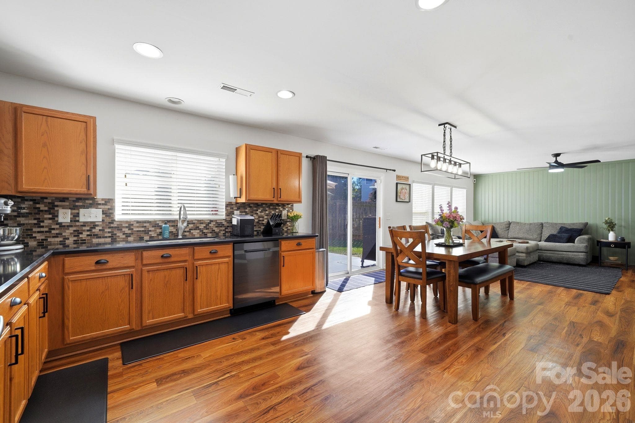 Single Family Residence at 2729 Markham Woods Court, Charlotte, photo 11 of 34