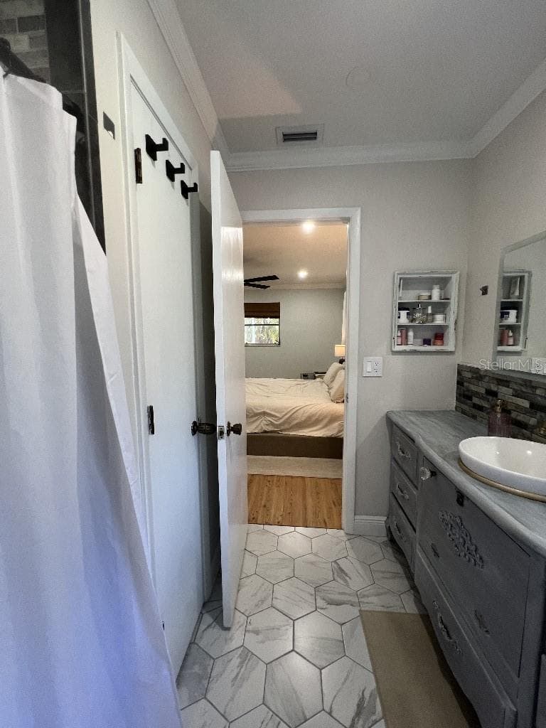 Single Family Residence at 7143 SUSSEX LN, ENGLEWOOD, photo 14 of 23