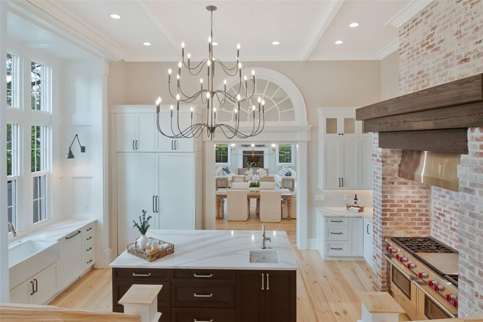 Exquisite kitchen finishes with layered living - 4706 W SAN JOSE ST, TAMPA