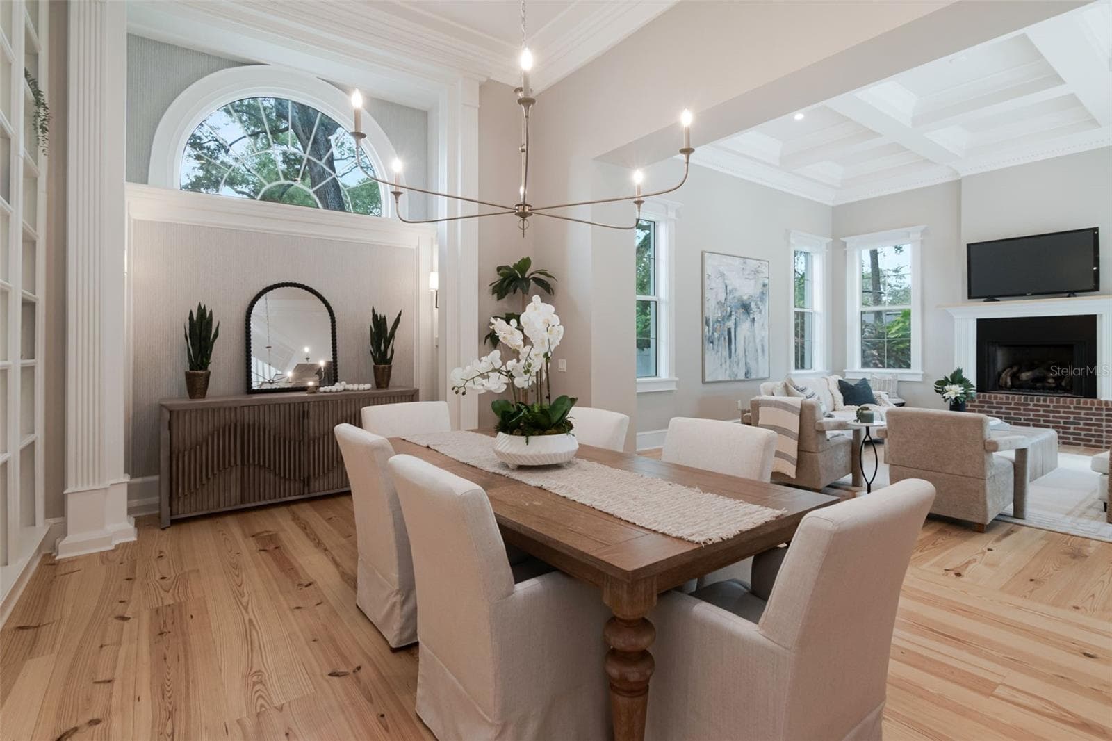 volume ceilings throughout - 4706 W SAN JOSE ST, TAMPA