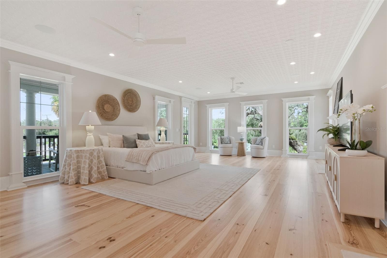 Filled with natural light - 4706 W SAN JOSE ST, TAMPA