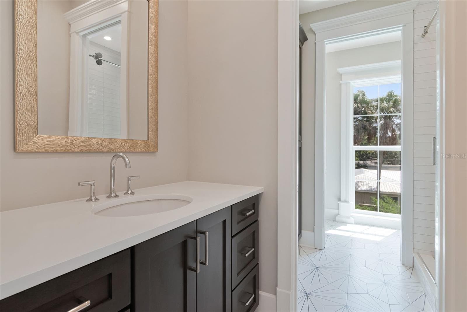 private vanities in shared bath - 4706 W SAN JOSE ST, TAMPA