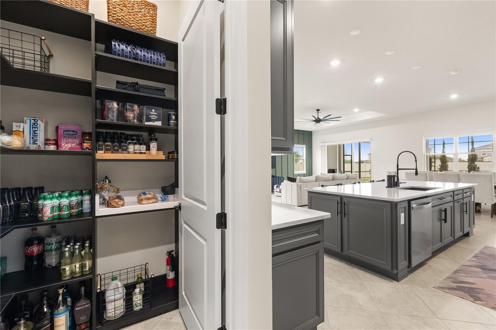 Oversized pantry - 4348 SUNSET PRESERVE BLVD, ORLANDO