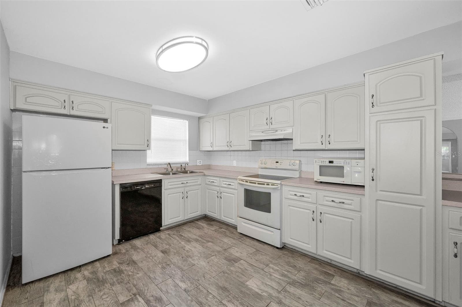 Single Family Residence at 12813 KELLYWOOD CIR, HUDSON, photo 8 of 14