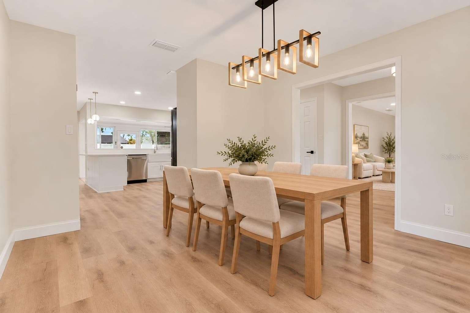 Single Family Residence at 2494 CASTLEWOOD RD, MAITLAND, photo 18 of 52