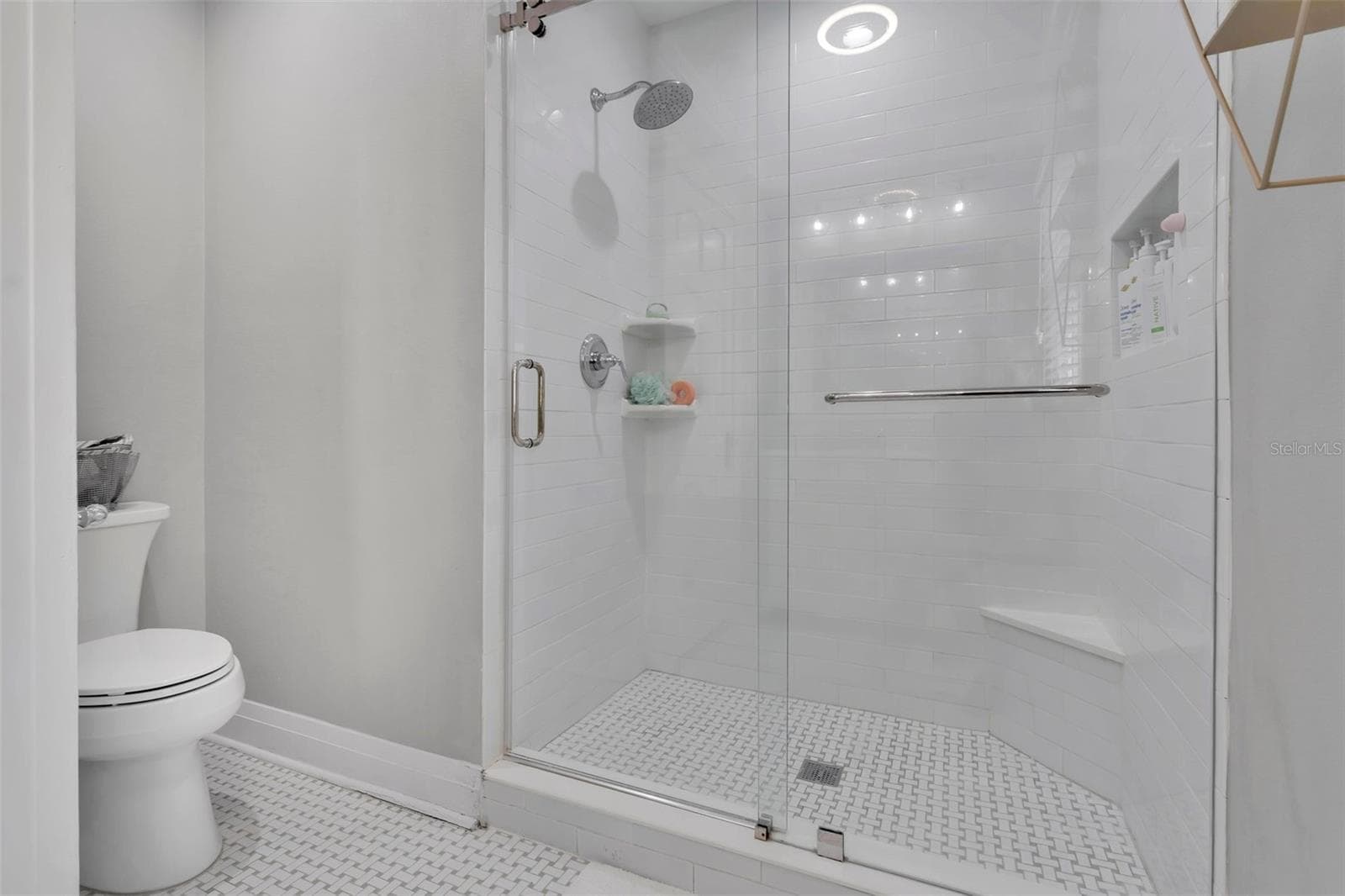 Upstairs bathroom 4 - 729 ALAMEDA ST, ORLANDO