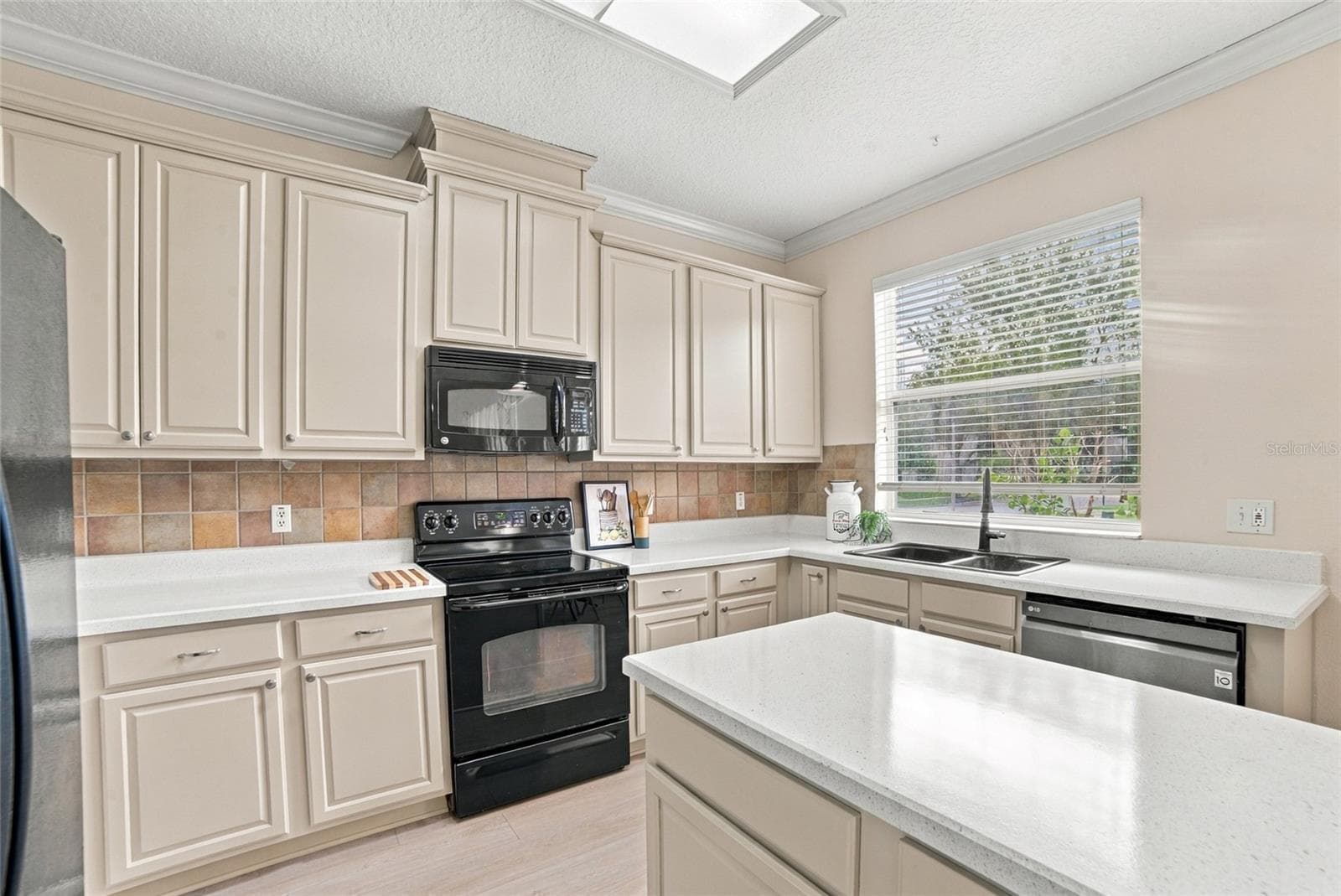 Single Family Residence at 12805 MOSS PARK RIDGE DR, ORLANDO, photo 8 of 40