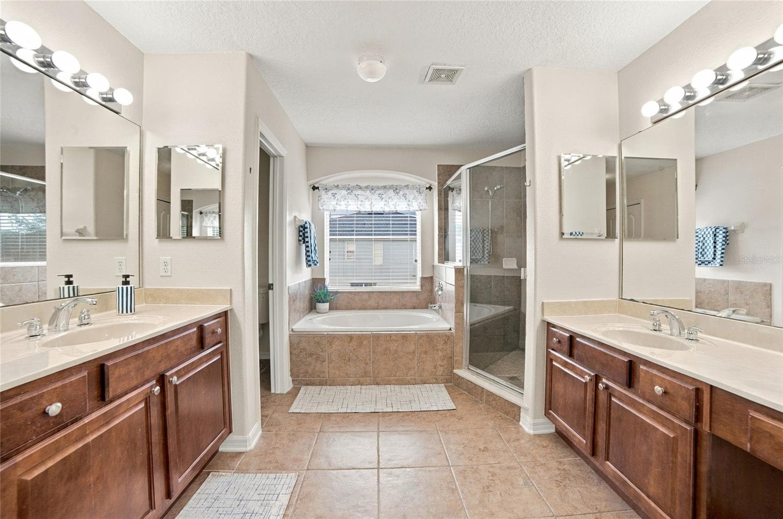 Single Family Residence at 12805 MOSS PARK RIDGE DR, ORLANDO, photo 25 of 40