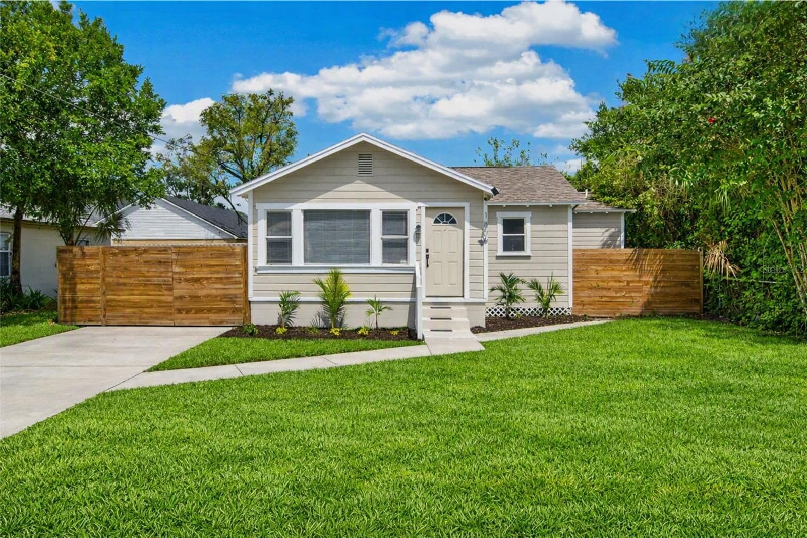 Single Family Residence at 1806 E MCBERRY ST, TAMPA, photo 2 of 35