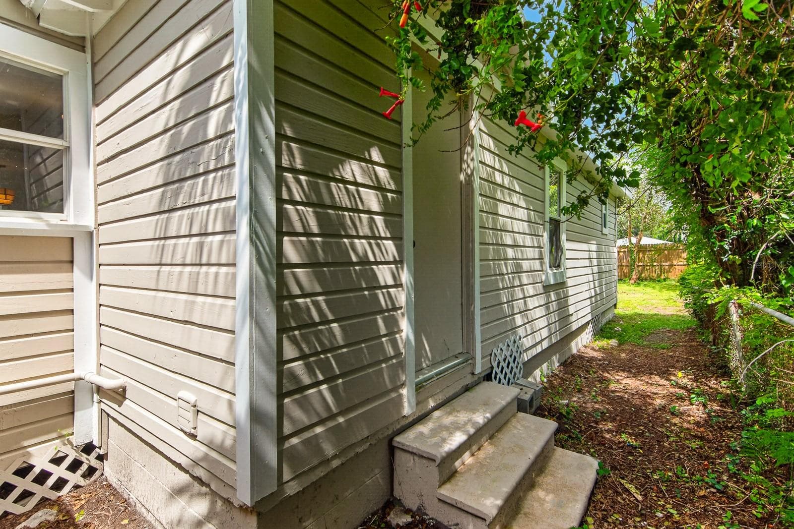 Single Family Residence at 1806 E MCBERRY ST, TAMPA, photo 33 of 35