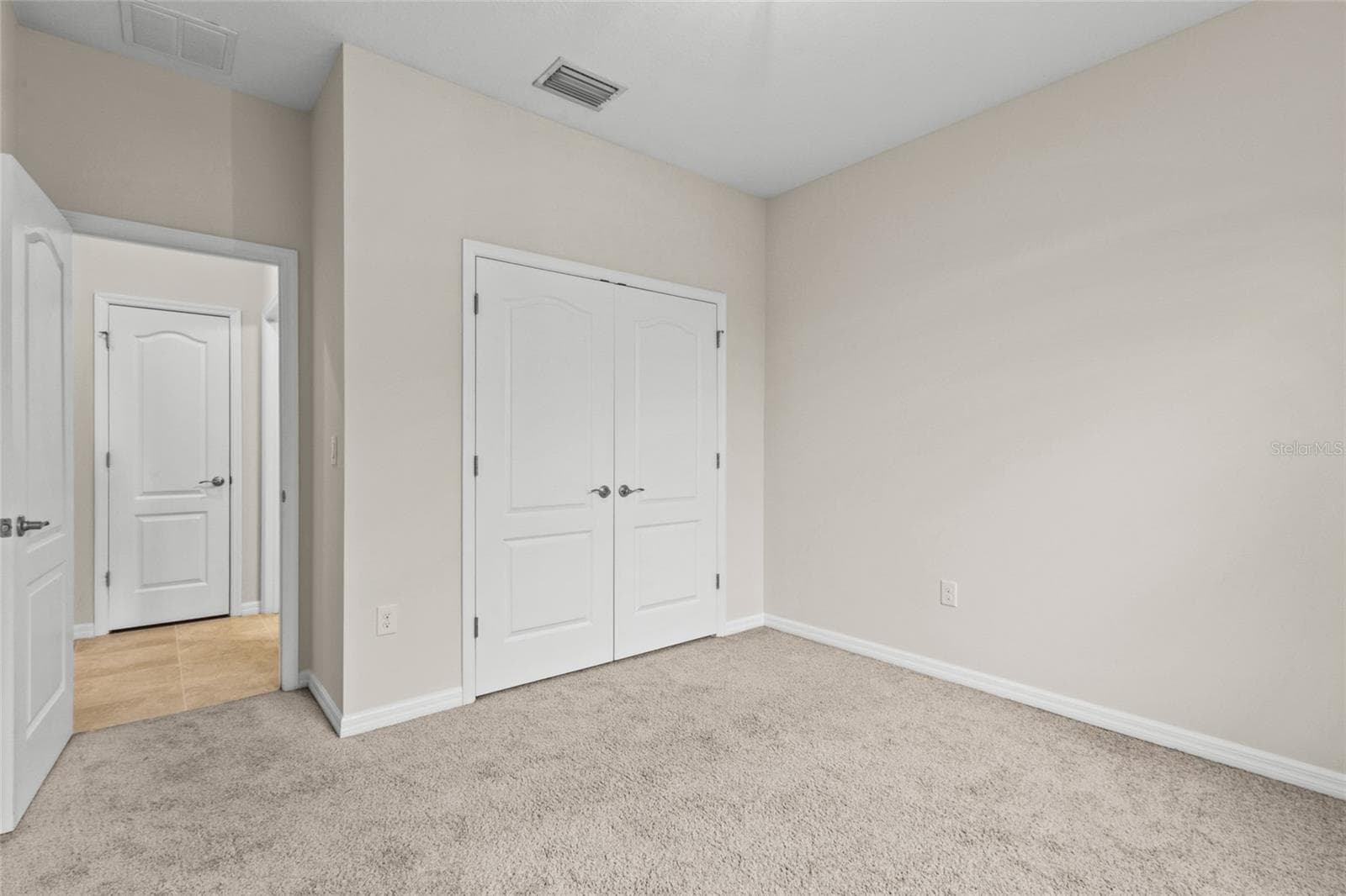 Front bedroom - 2924 ORIOLE DR, SARASOTA