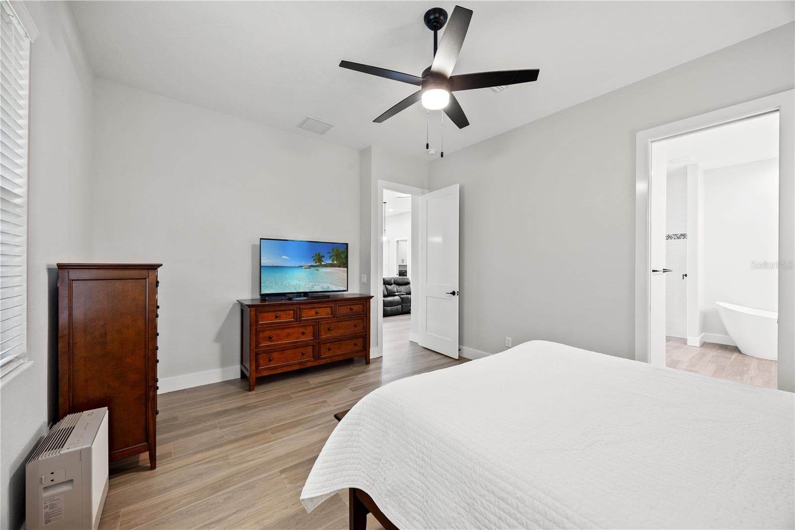Single Family Residence at 400 S MOON DR, VENICE, photo 23 of 42