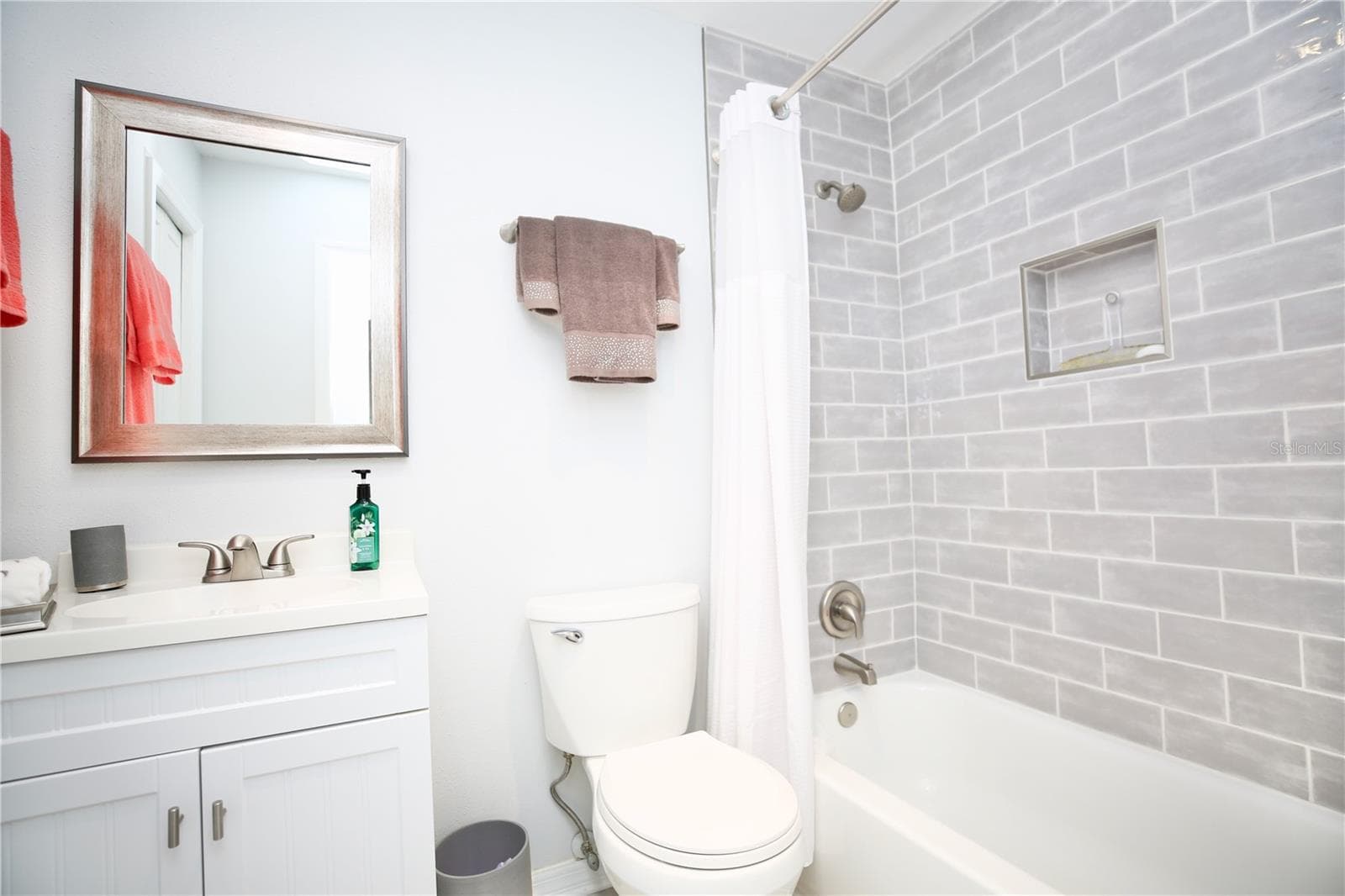 updated guest bathroom - 3540 COUNTRYBROOK LN #16, PALM HARBOR