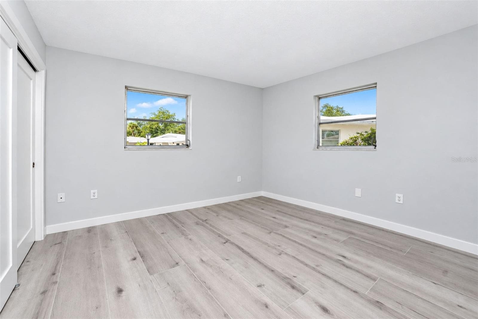 A bright and welcoming Guest Room with full closet and bath nearby. - 206 BRIGANTINE WAY #206, NOKOMIS