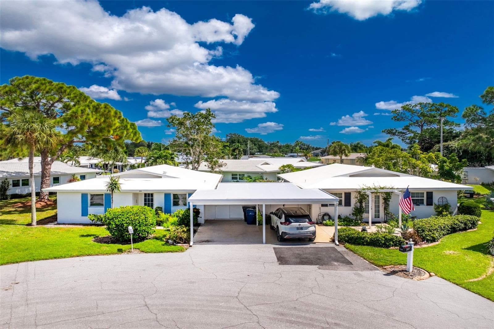 This home is a MUST SEE... this could be the Florida home you will be bragging about. - 206 BRIGANTINE WAY #206, NOKOMIS