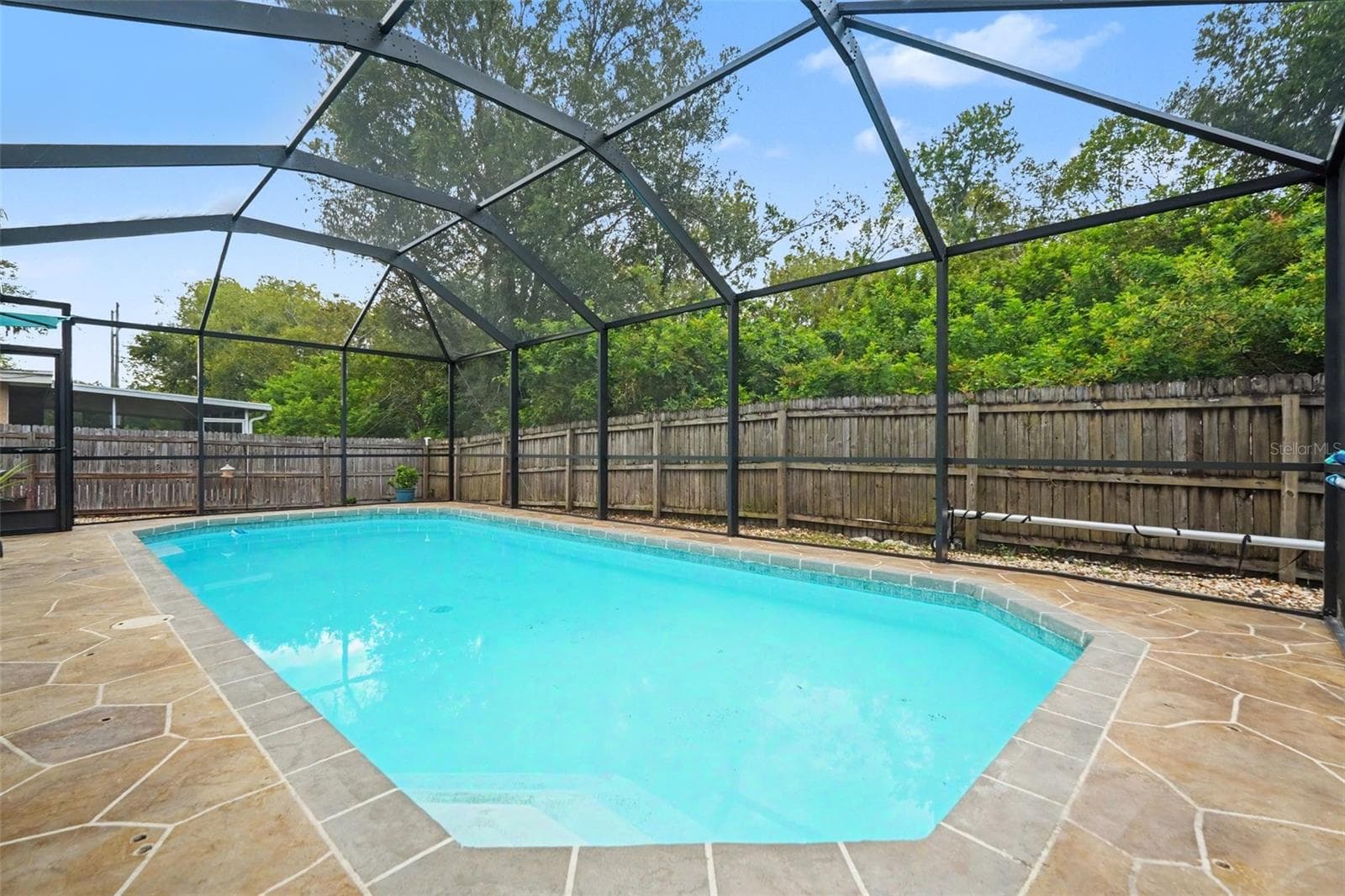 Screened pool - 8064 FAWNRIDGE CIR, TAMPA