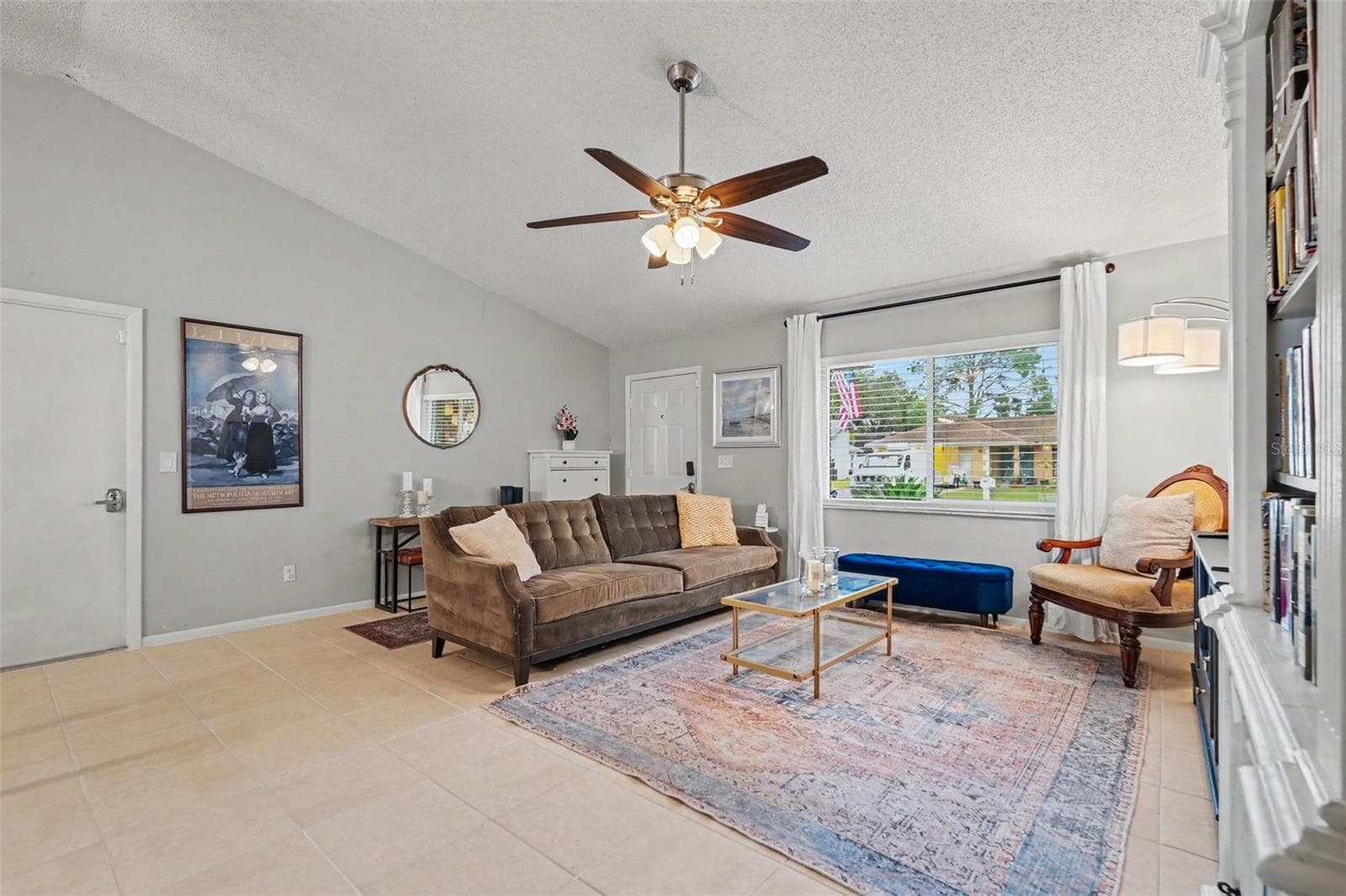 Living/ Family room - 8064 FAWNRIDGE CIR, TAMPA