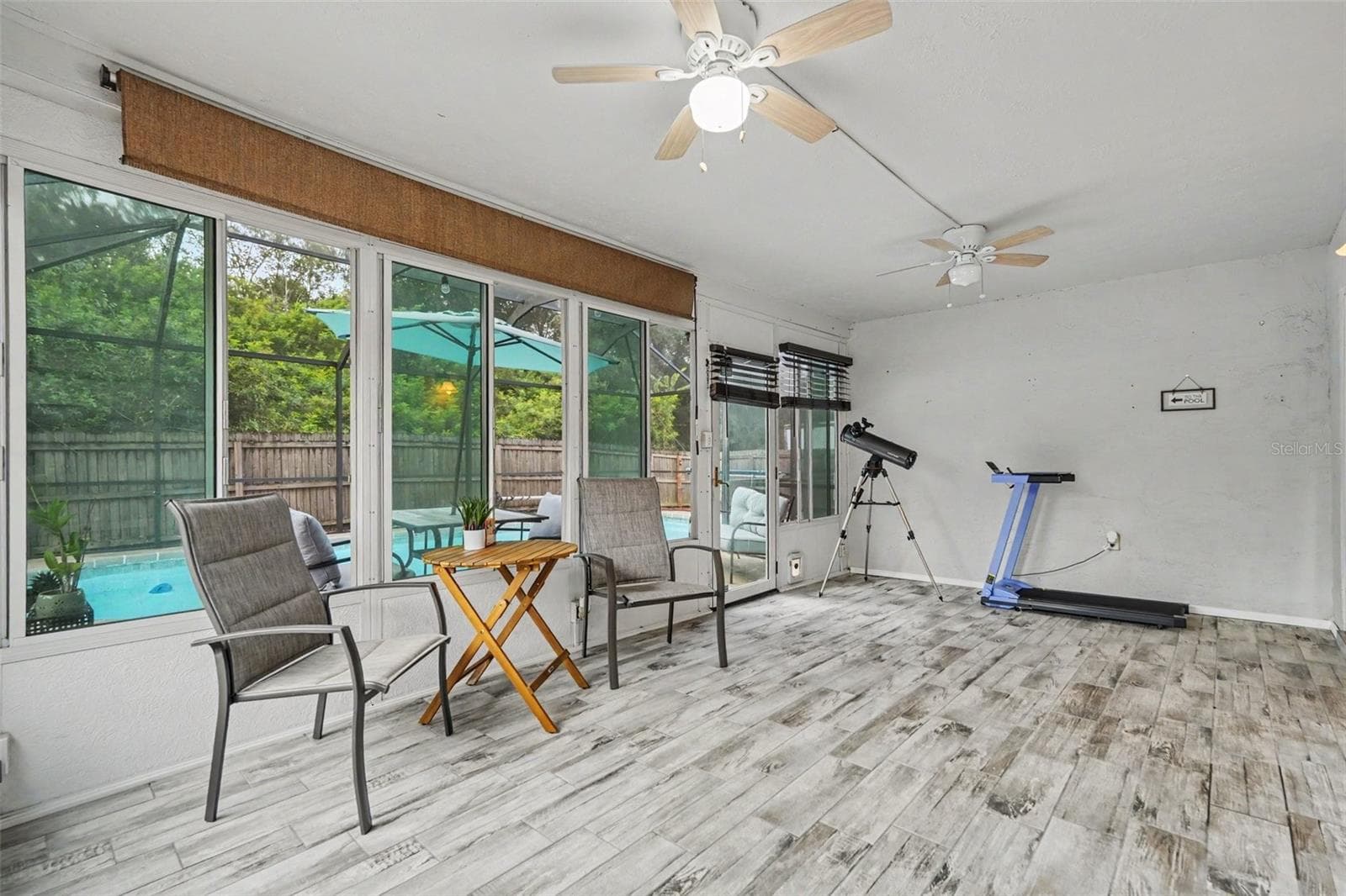 Enclosed sunroom - 8064 FAWNRIDGE CIR, TAMPA