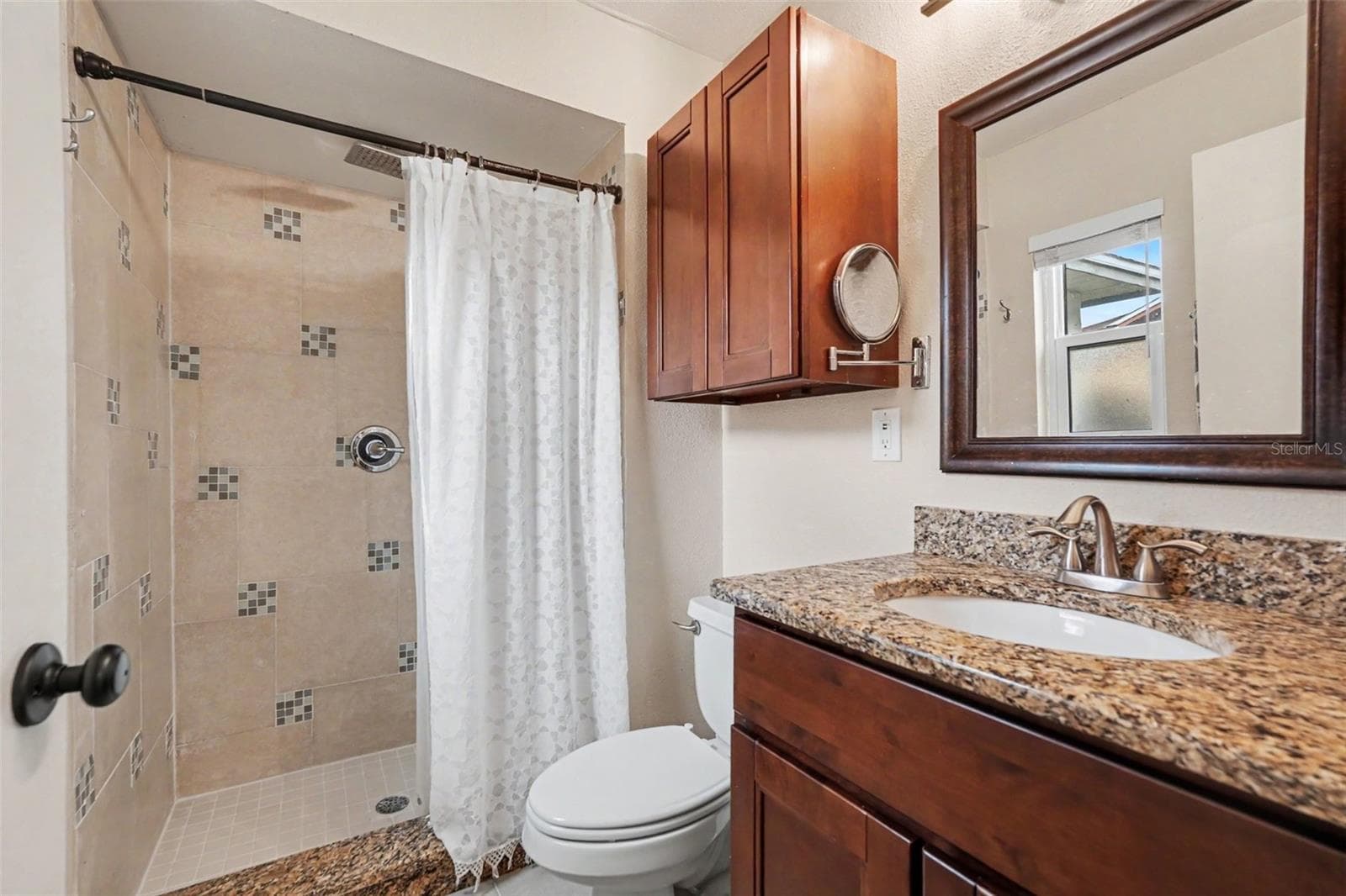Primary bathroom - 8064 FAWNRIDGE CIR, TAMPA