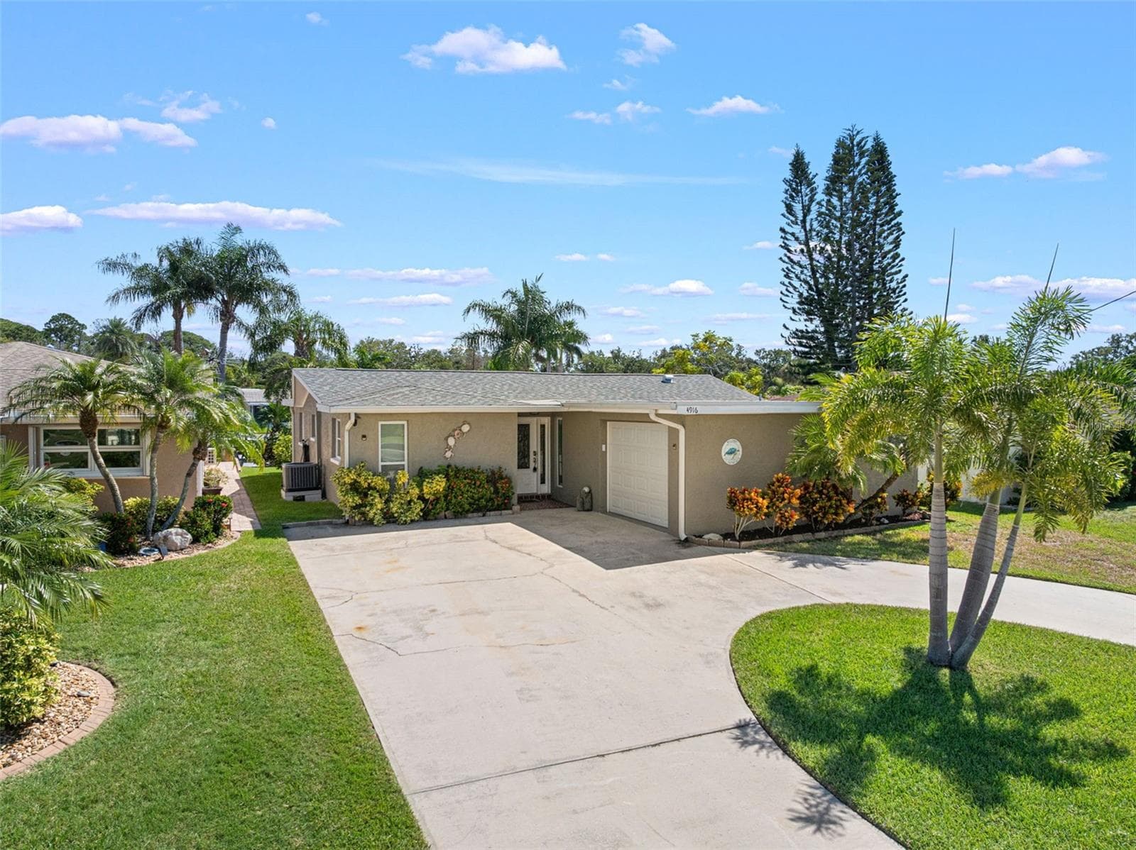 Single Family Residence at 4916 POMPANO DR, NEW PORT RICHEY, photo 2 of 48