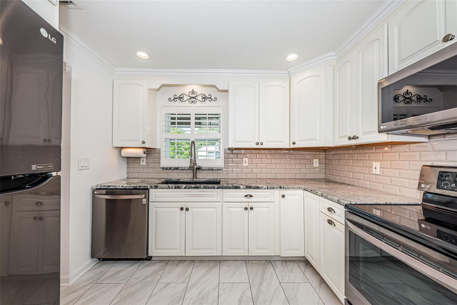 Condominium at 1100 E BAY DR #68, LARGO, photo 2 of 23