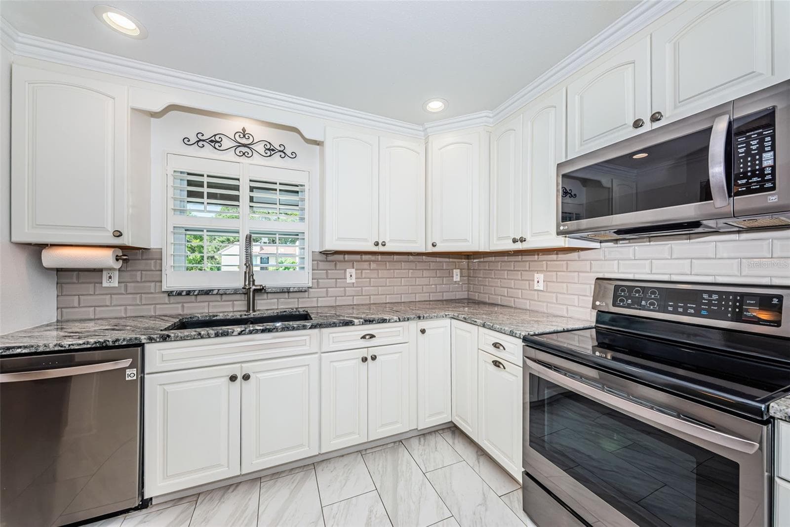 Condominium at 1100 E BAY DR #68, LARGO, photo 3 of 23