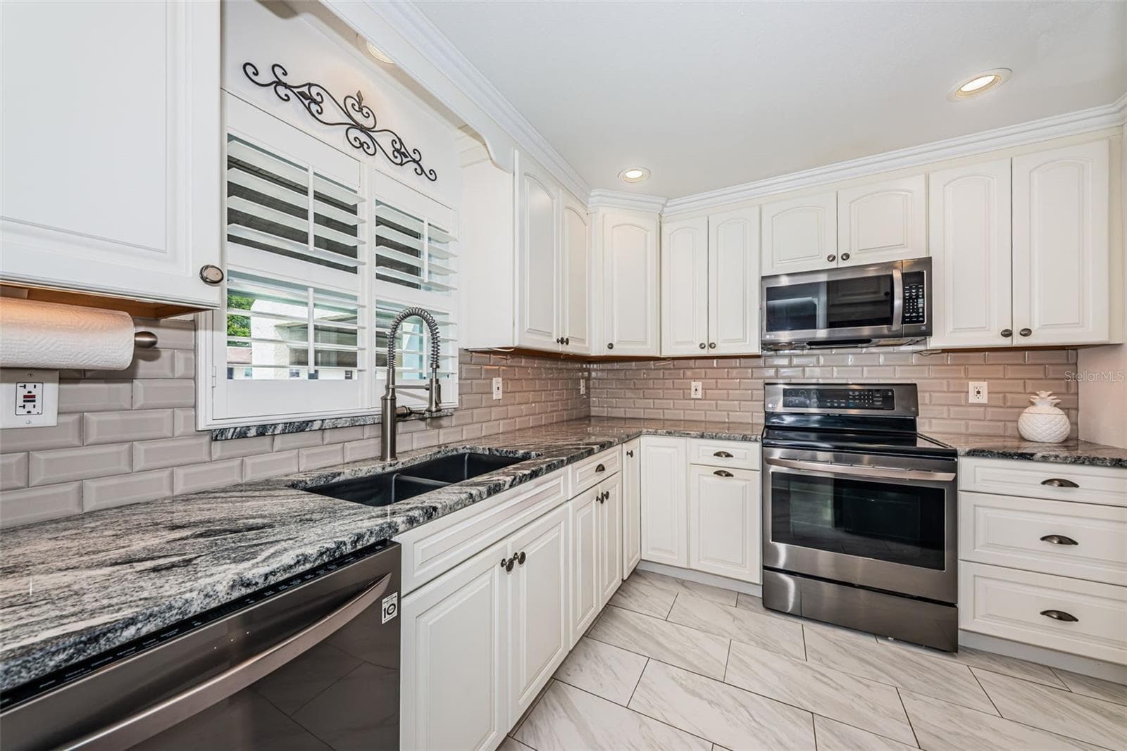 Condominium at 1100 E BAY DR #68, LARGO, photo 4 of 23