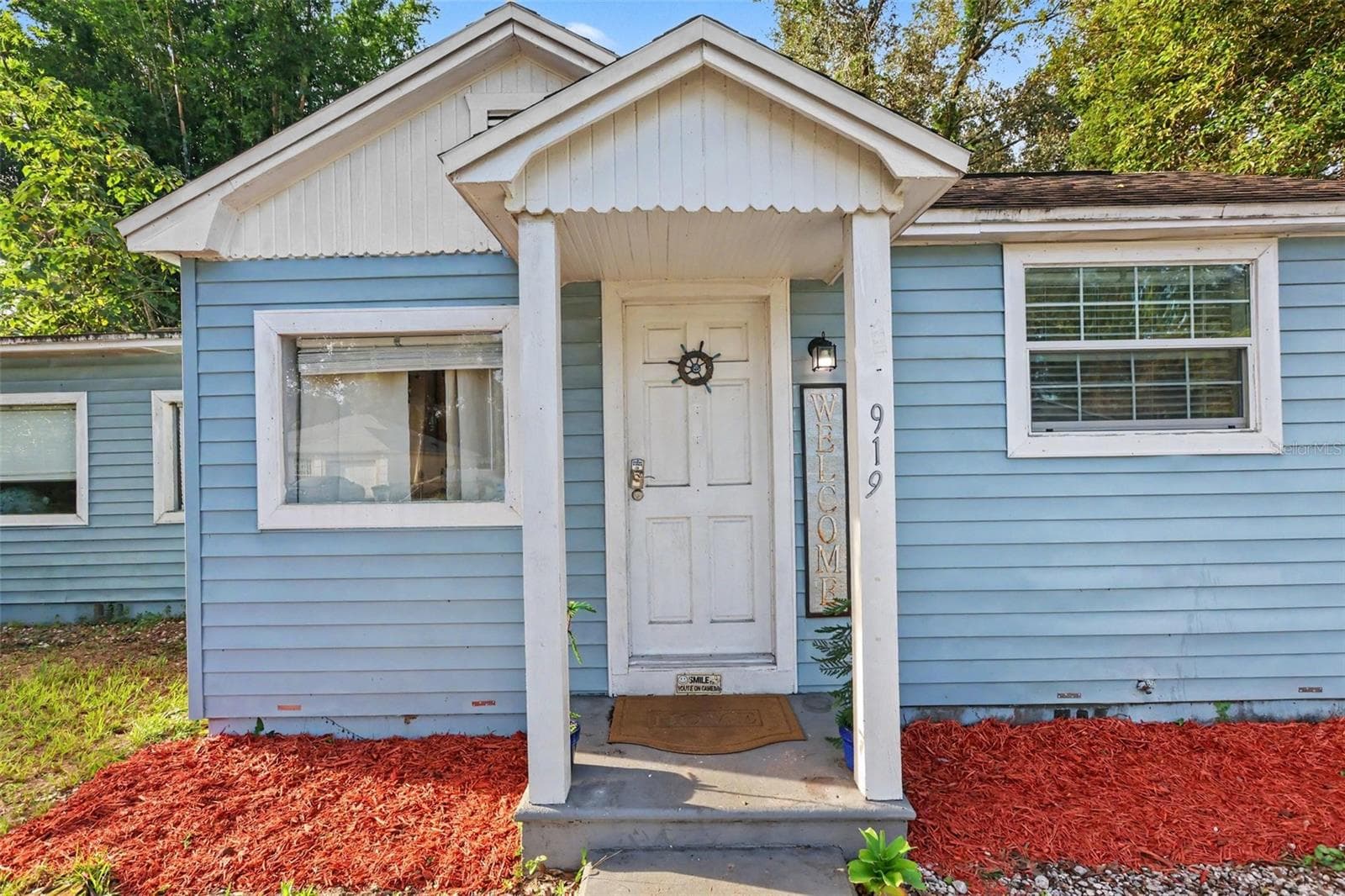 Single Family Residence at 919 E BOUGAINVILLEA AVE, TAMPA, photo 2 of 18