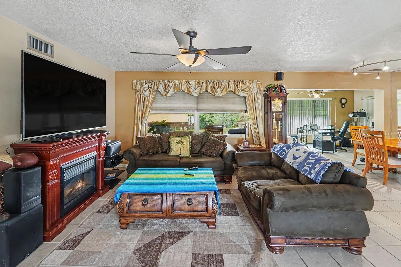 Single Family Residence at 1945 SOUVENIR DR, CLEARWATER, photo 7 of 30