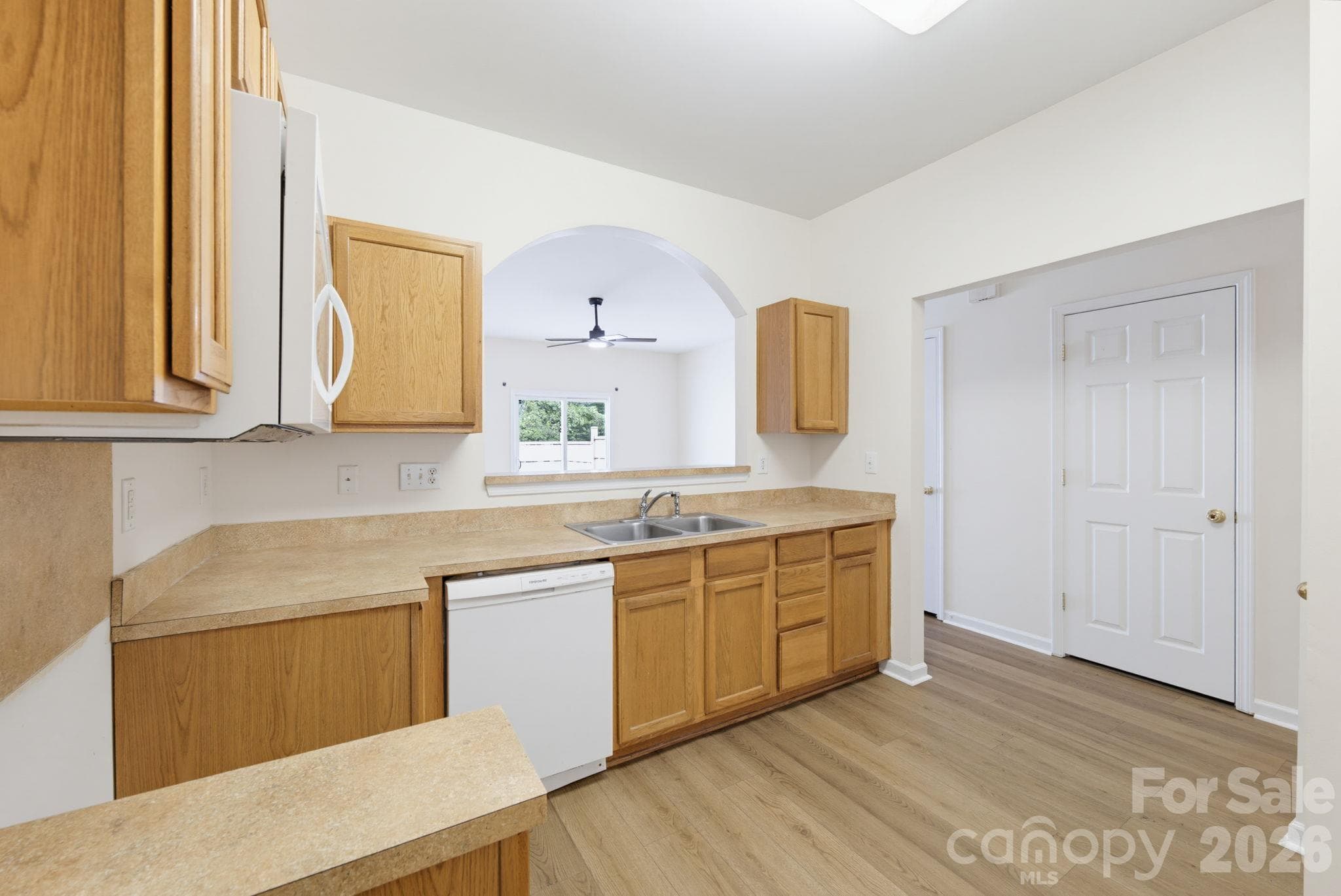 Townhouse at 2176 Winthrop Chase Drive, Charlotte, photo 9 of 34