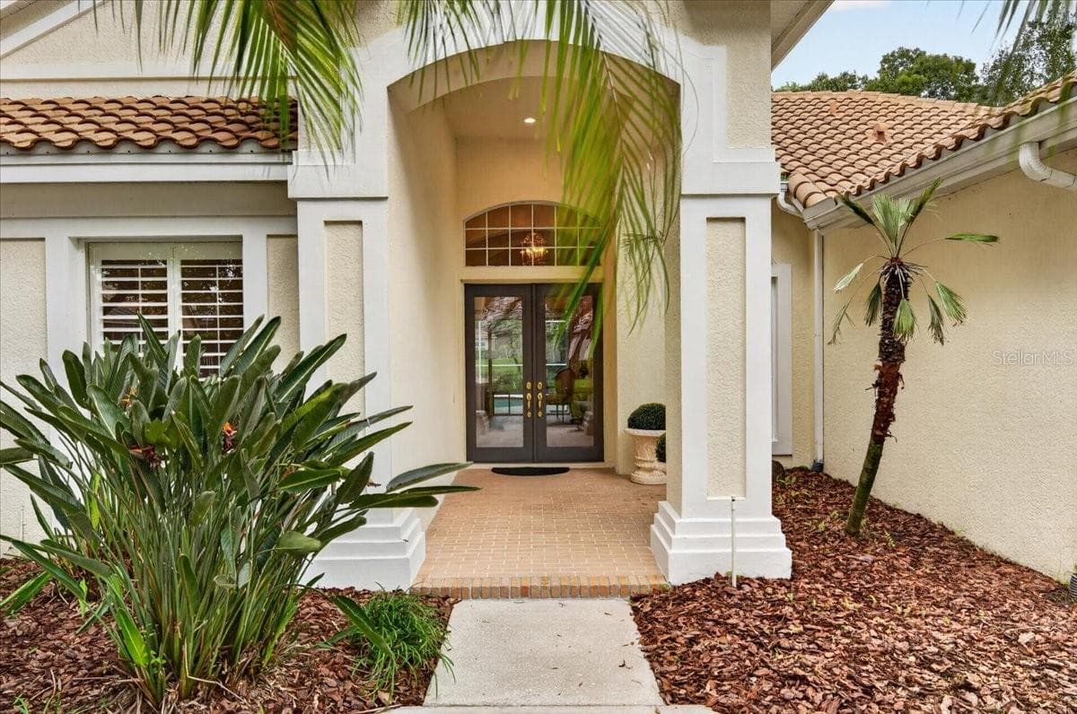 Single Family Residence at 9101 WOODRIDGE RUN DR, TAMPA, photo 5 of 100