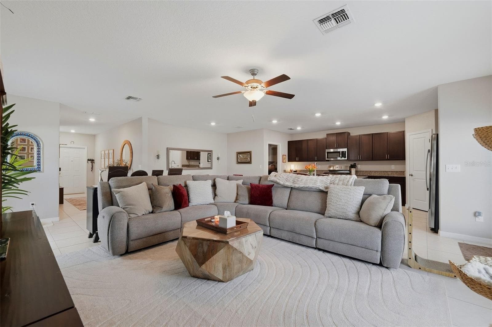 Spacious living/great room - 10323 POSEIDON WAY, RIVERVIEW