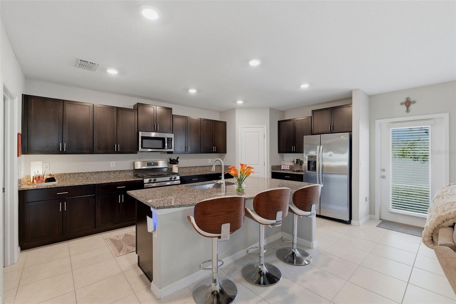 Kitchen with large island - 10323 POSEIDON WAY, RIVERVIEW