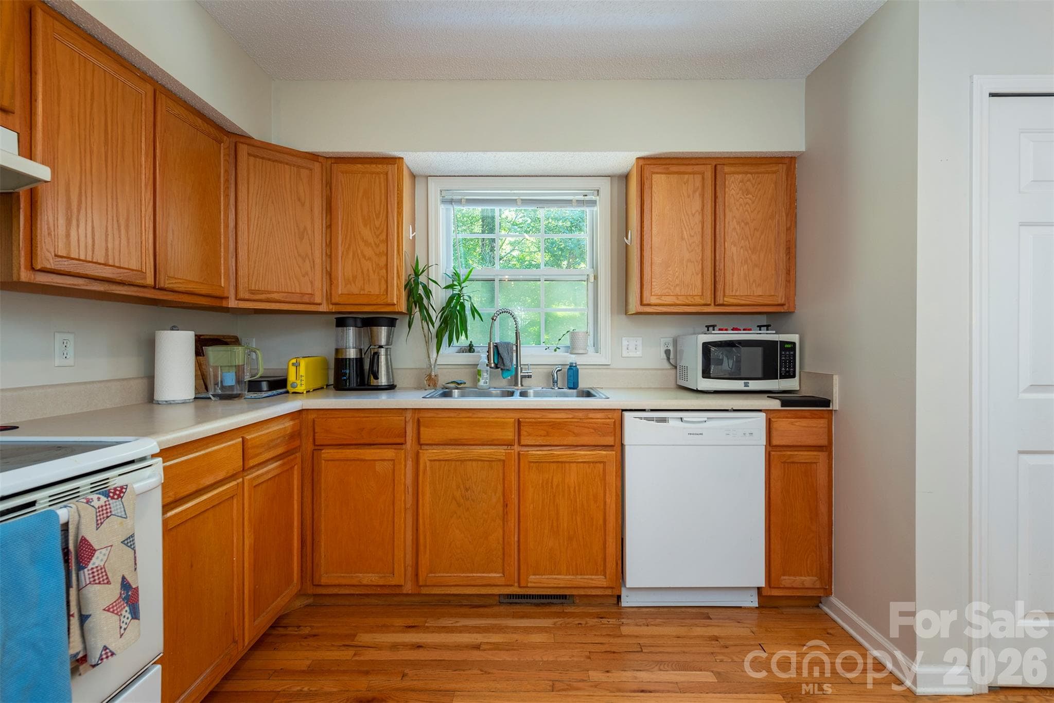 Kitchen - 17 Castle Street, Asheville