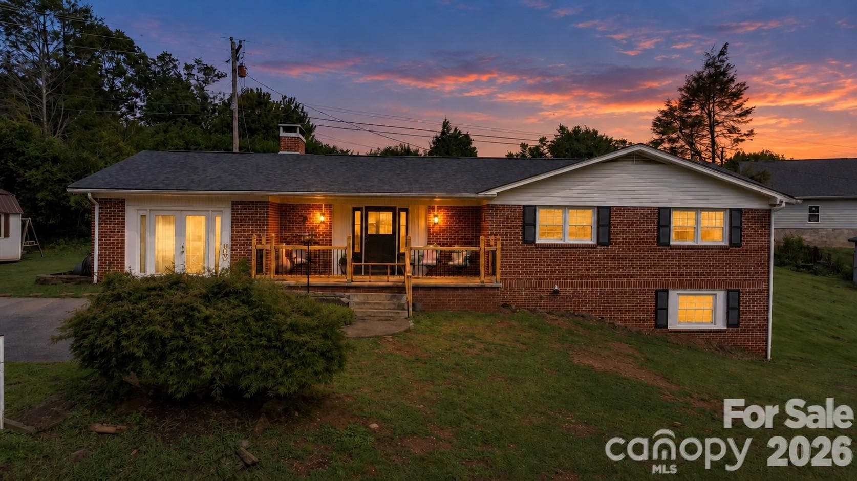 AI TWILIGHT - 35 Glendale Drive, Spruce Pine