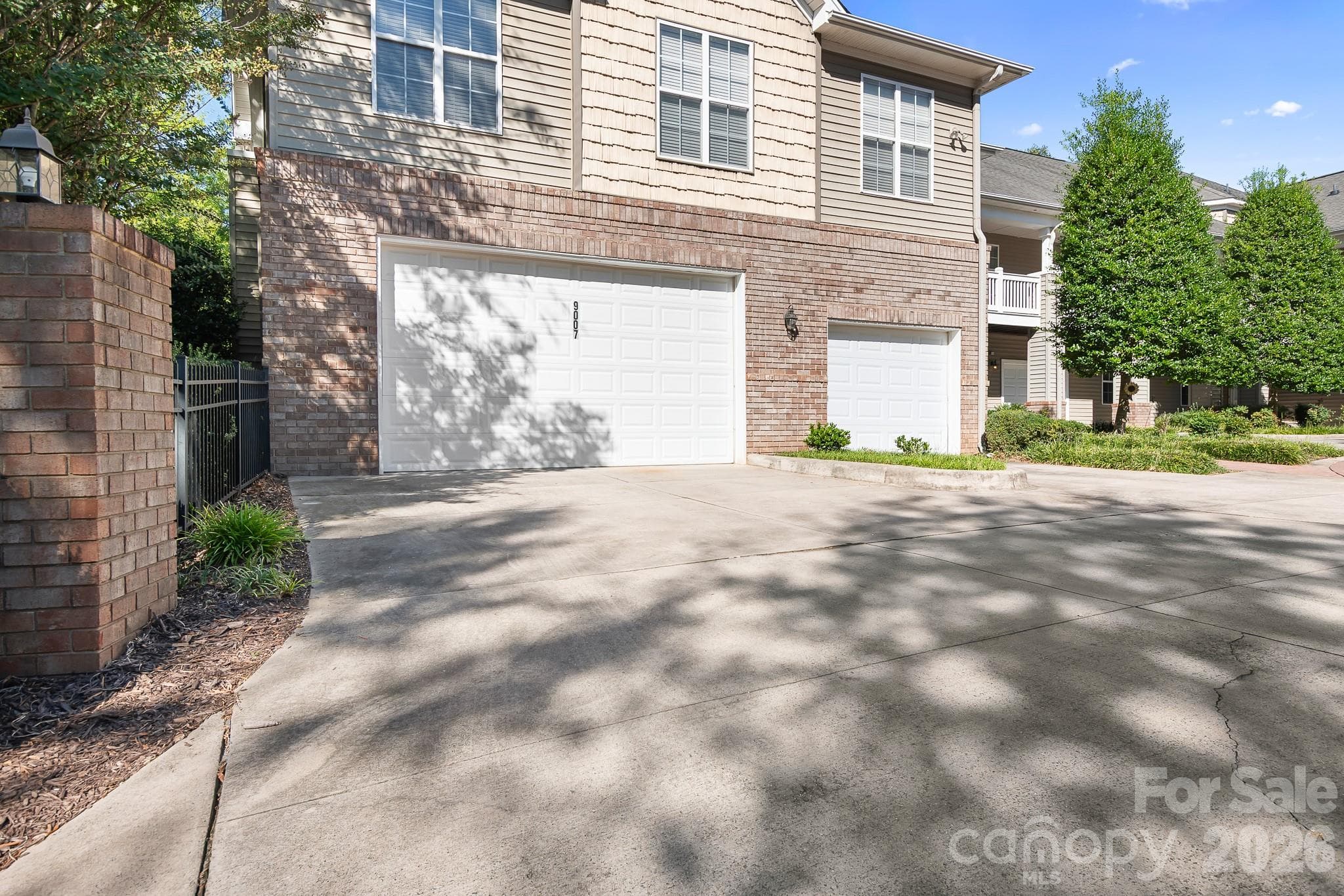 9007 Rosalyn Glen Road