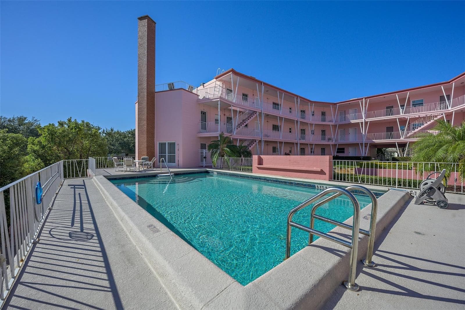 Community pool that is steps from your front door - 640 N PARK AVE #3, WINTER PARK