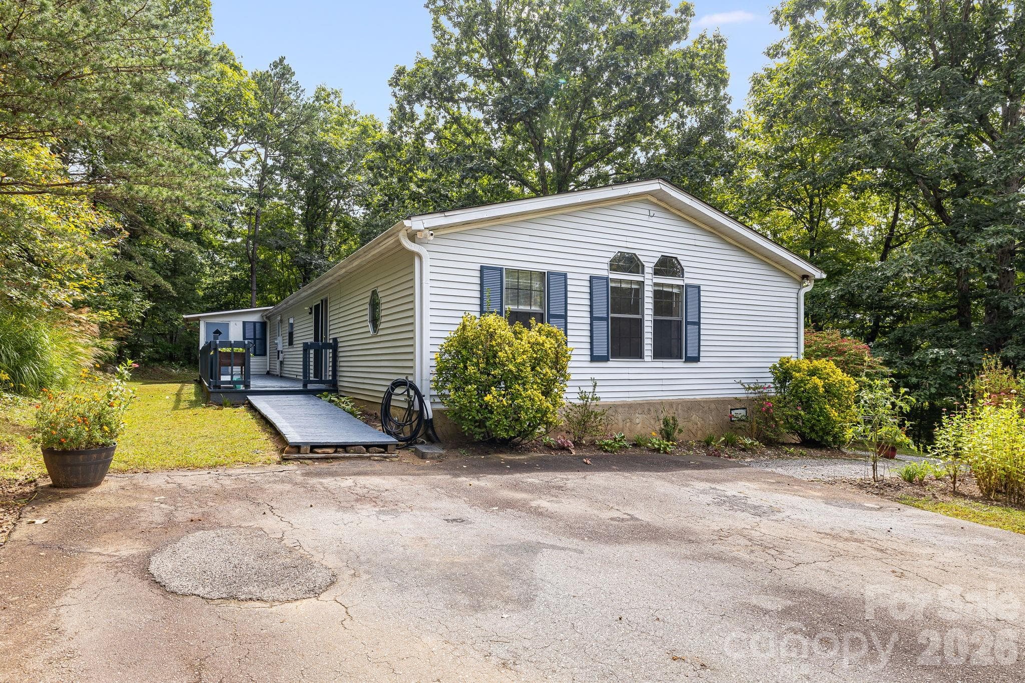 Single Family Residence at 75 Cliffview Drive, Asheville, photo 2 of 41