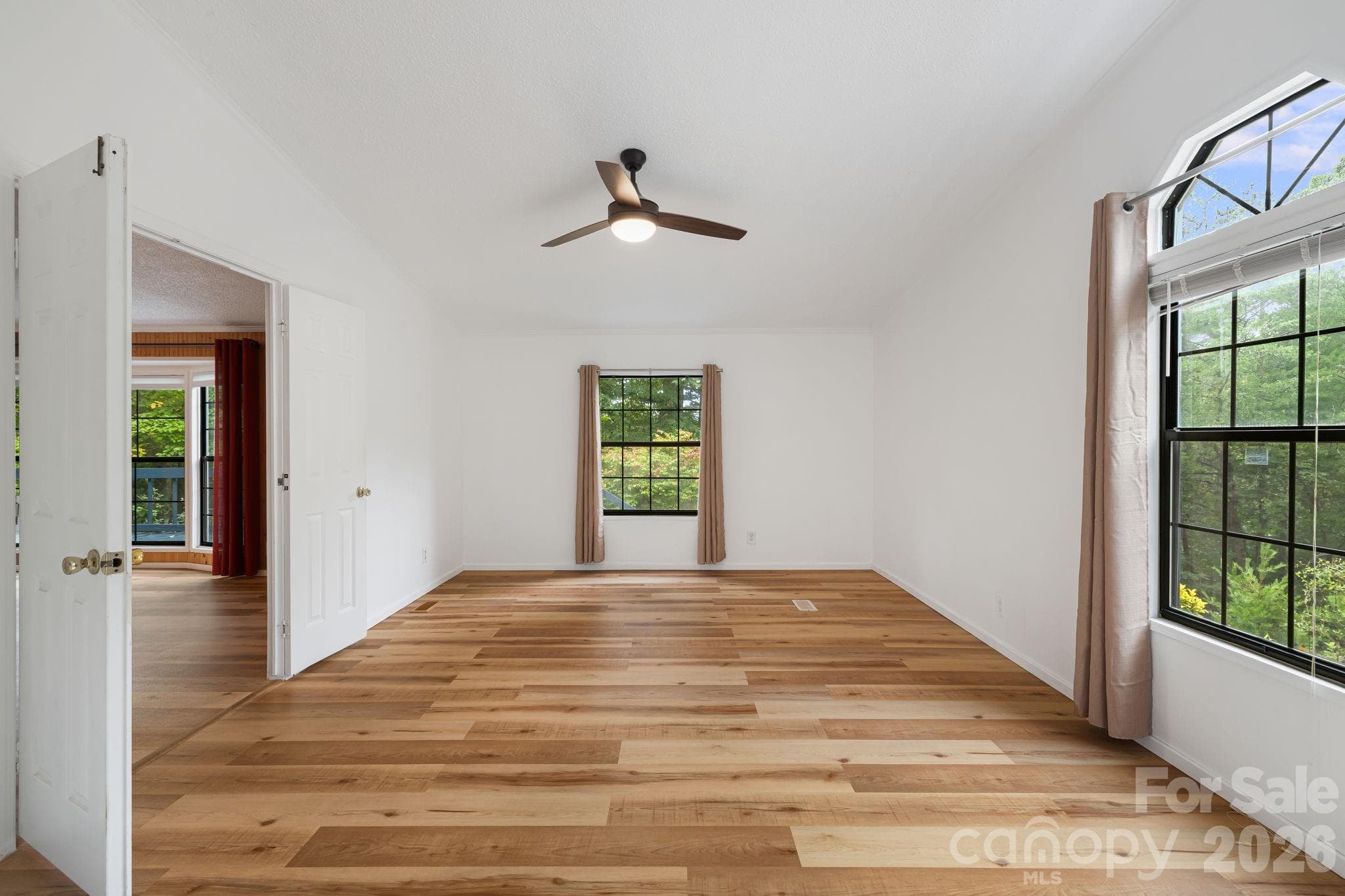 Single Family Residence at 75 Cliffview Drive, Asheville, photo 15 of 41