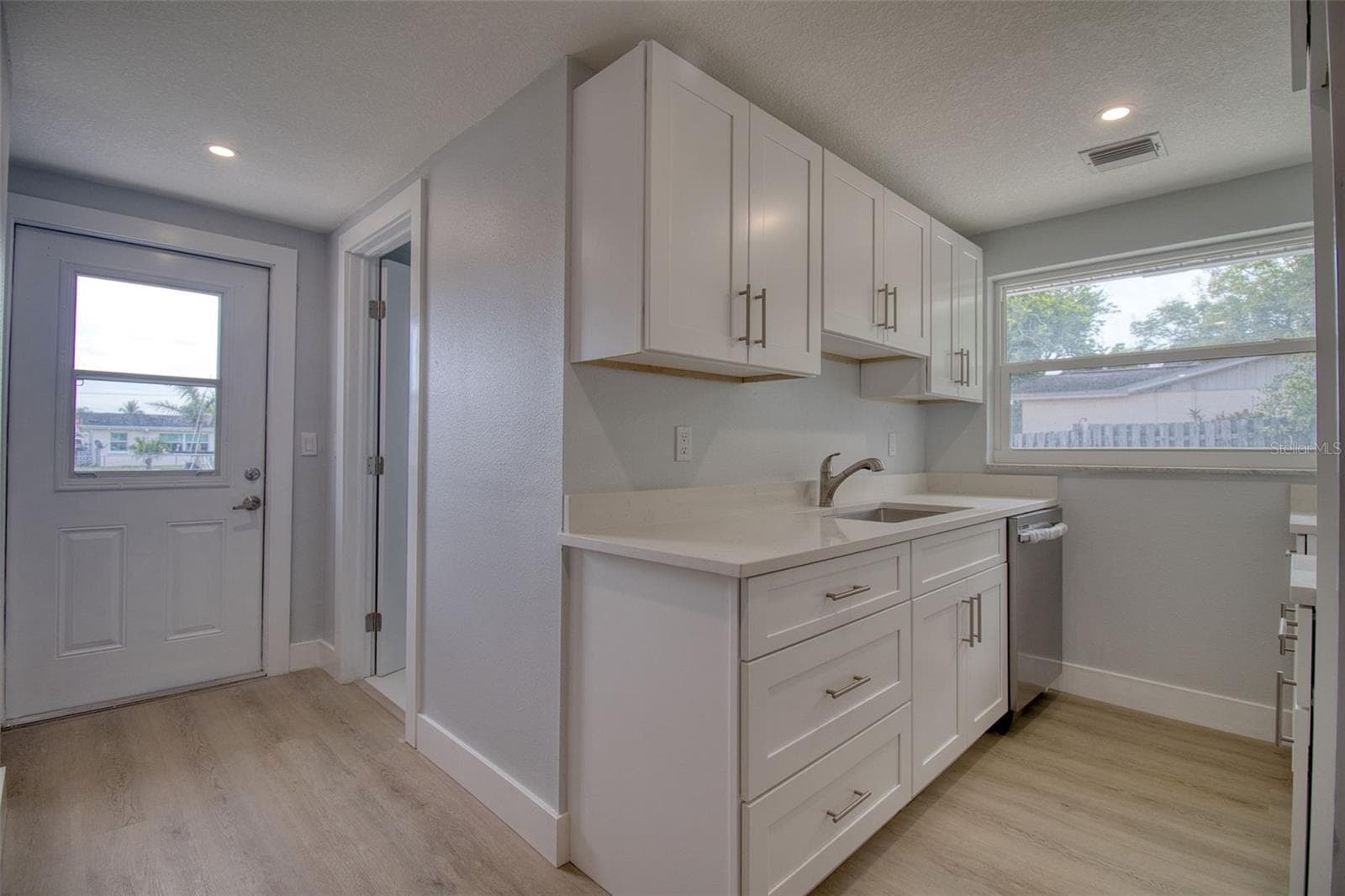 In-law suite private entrance - 13812 MATTIX AVE, HUDSON