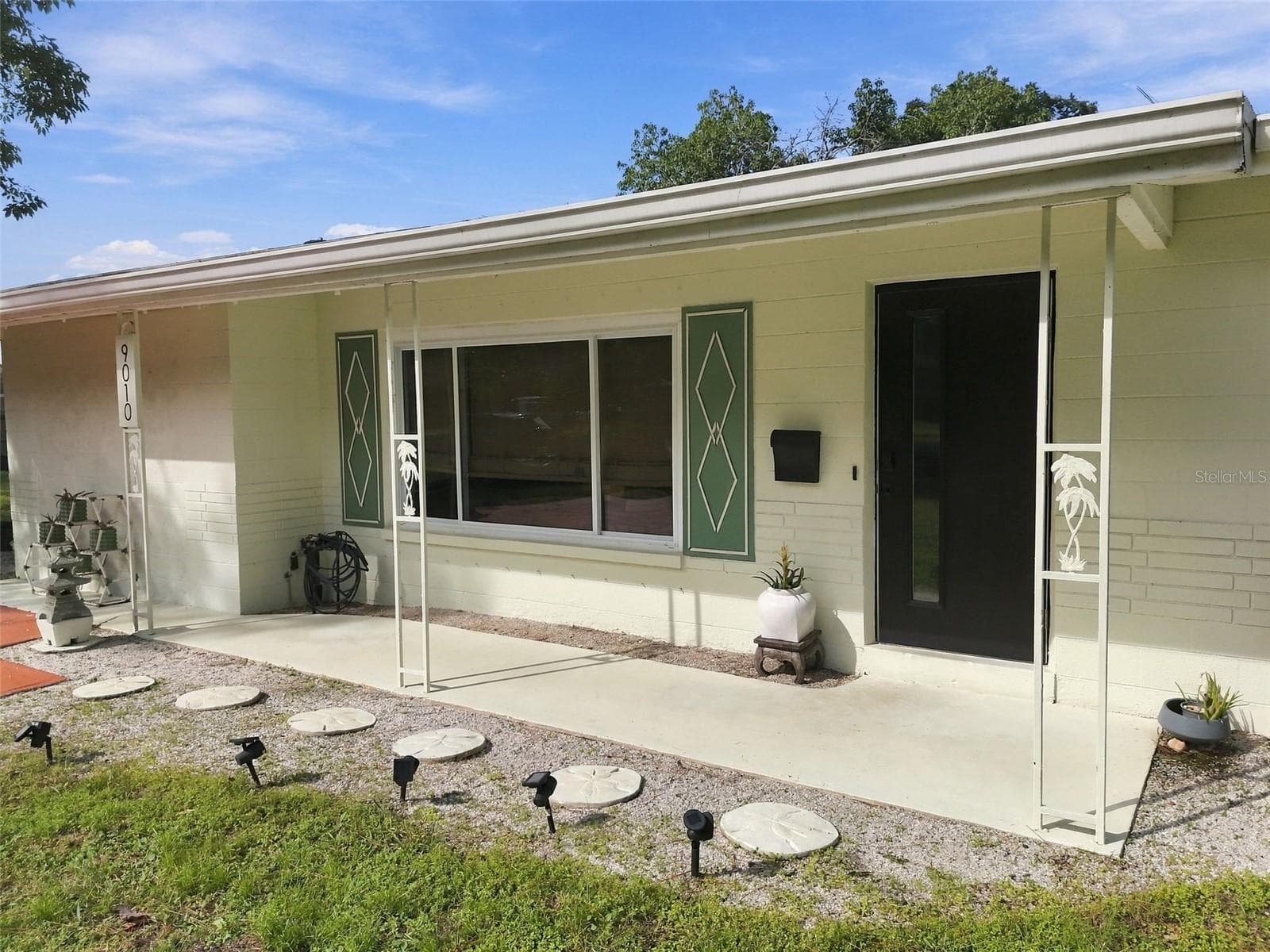 Single Family Residence at 9010 1ST ST N, ST PETERSBURG, photo 8 of 60